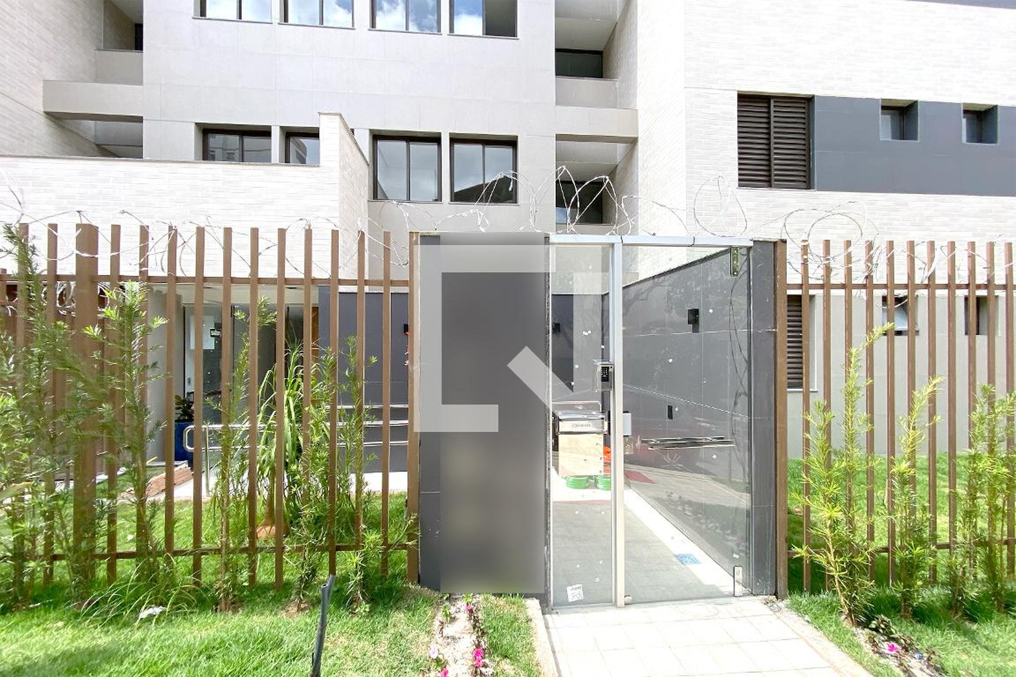 Fachada Condomínio em Rua Santa Bárbara, 566