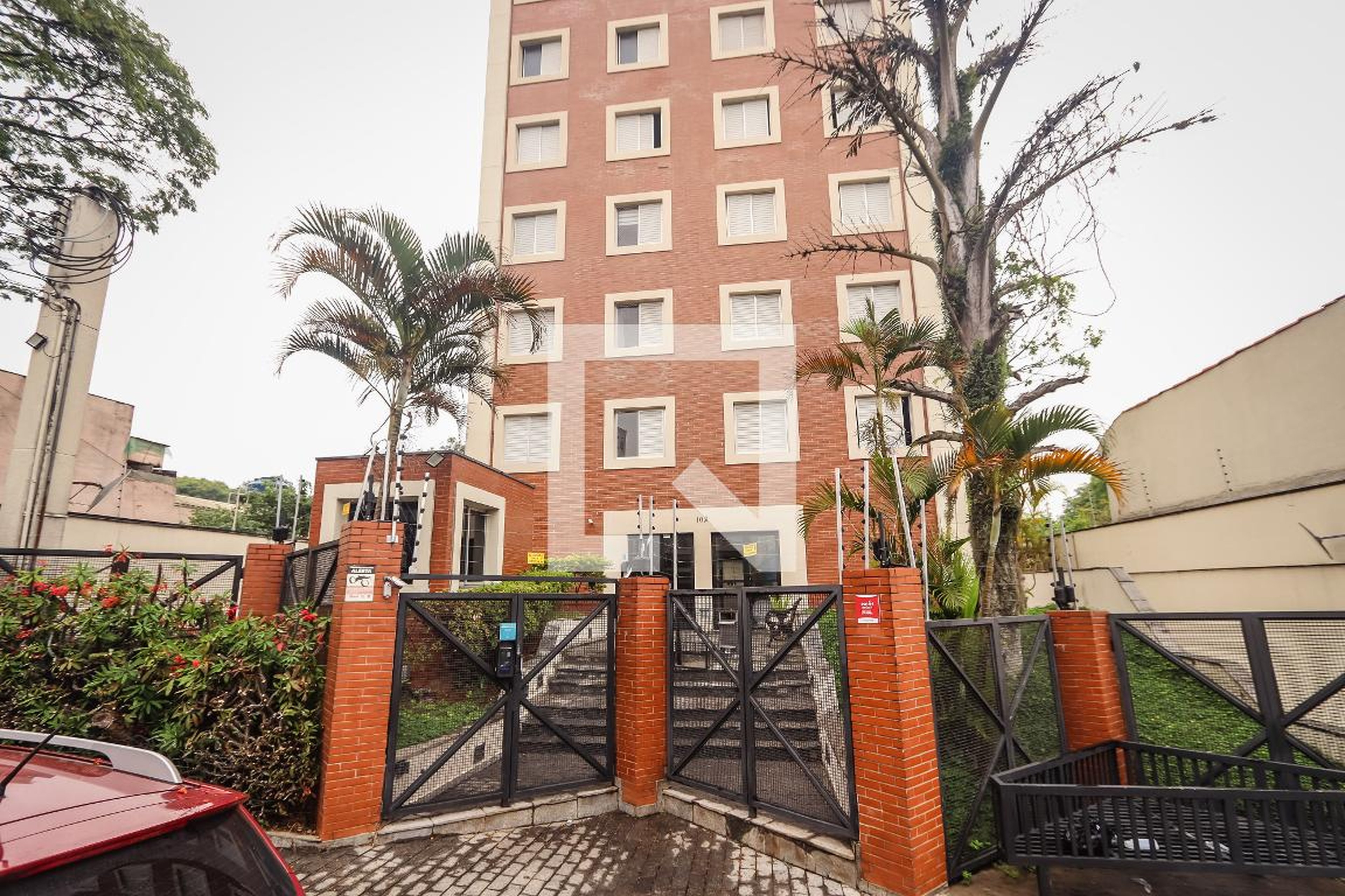 Fachada do Prédio Condomínio em Rua Osiris Magalhães de Almeida, 104