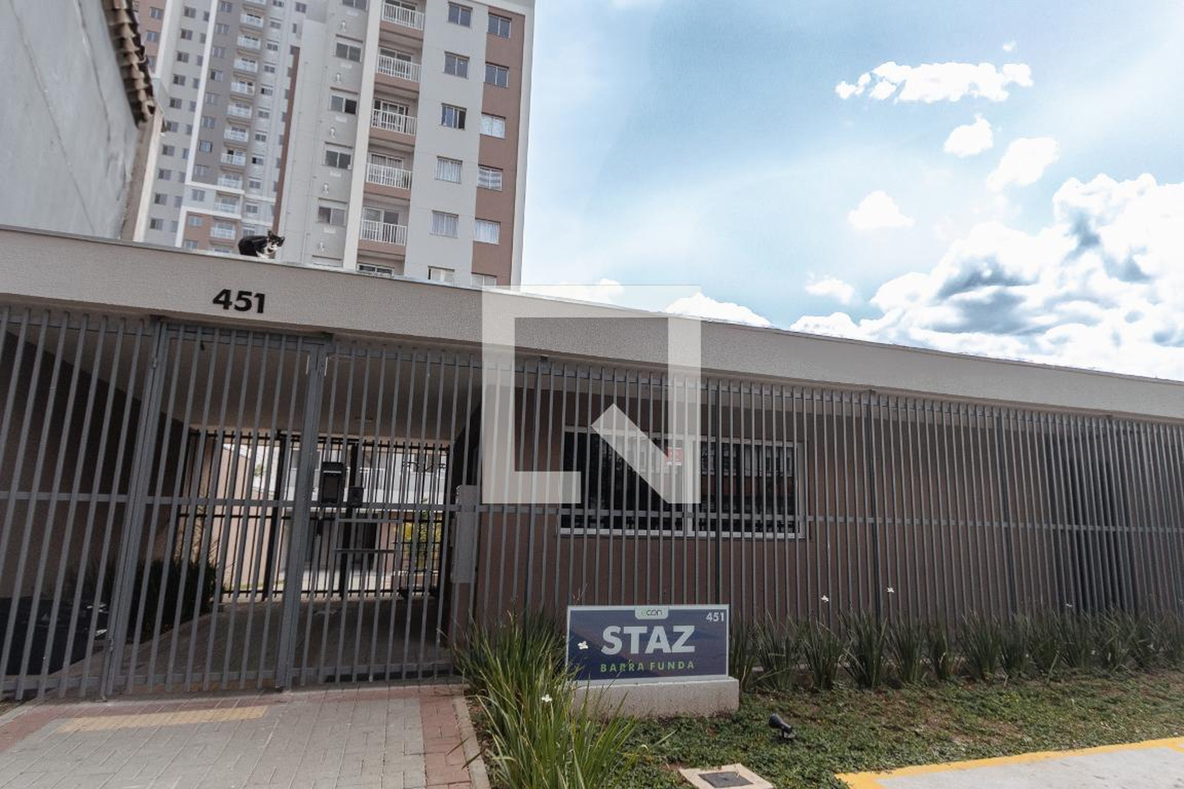 Fachada do Condomínio Condomínio Staz Barra Funda