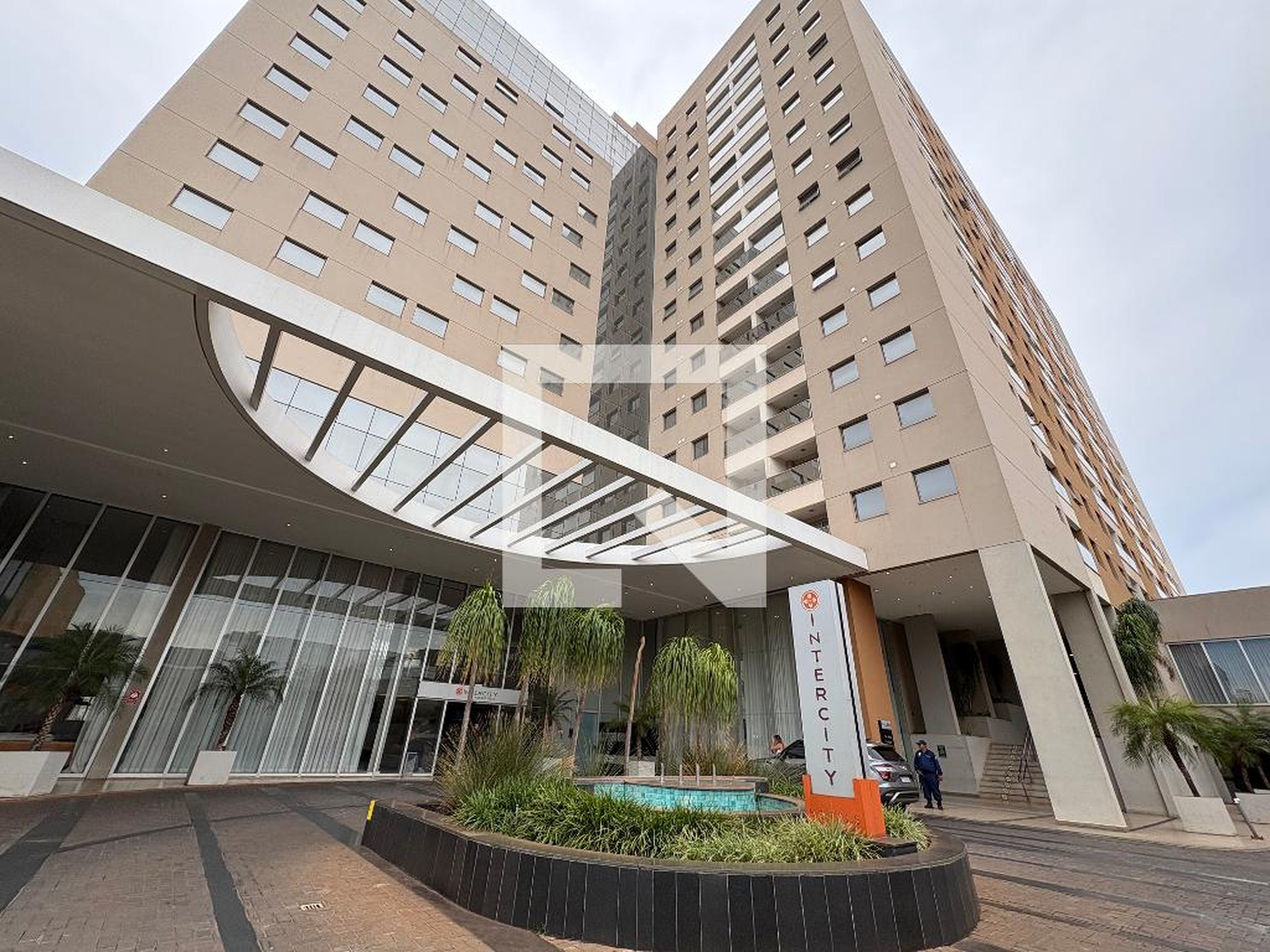 Fachada Condomínio HUB Long Stay