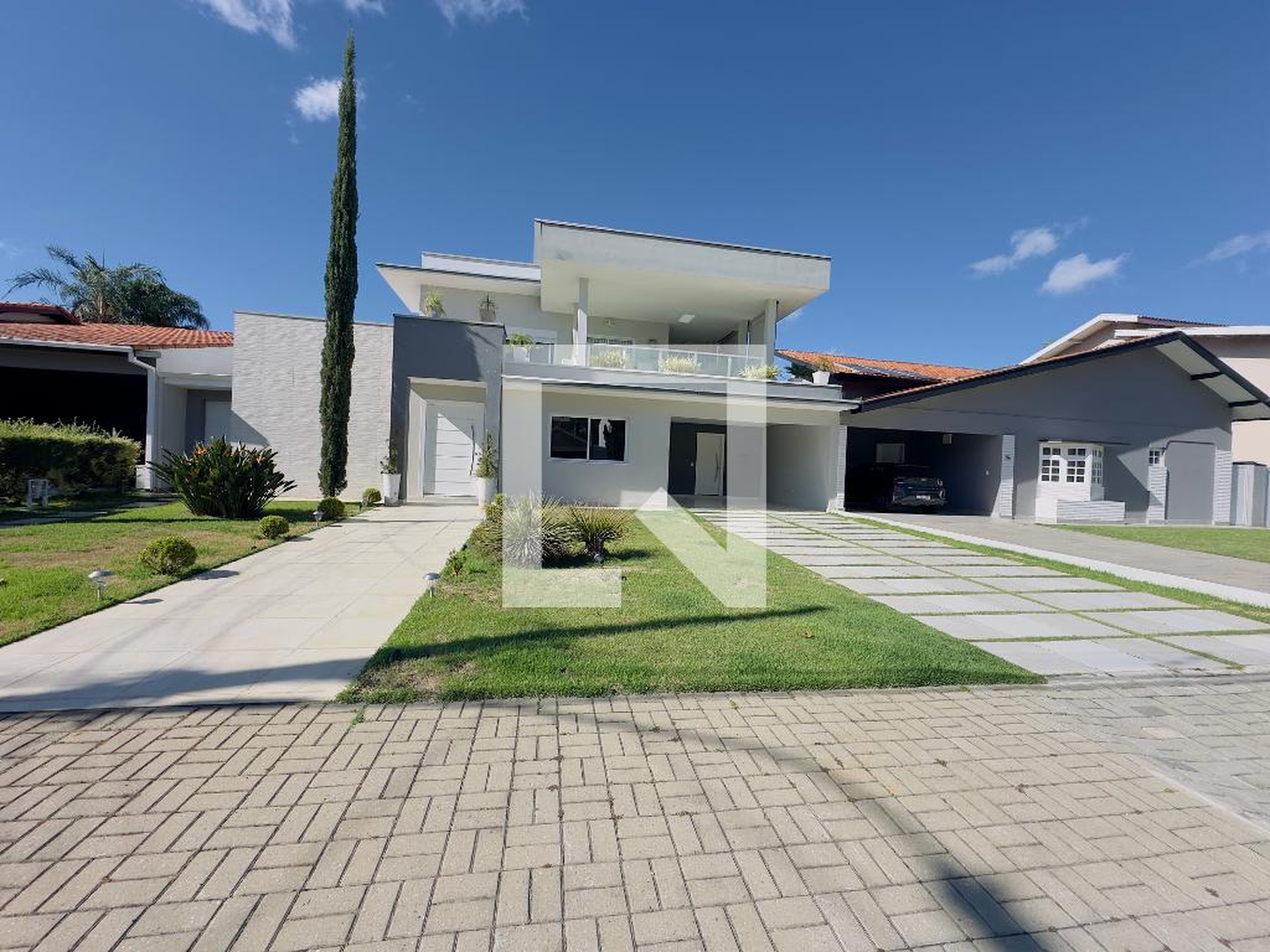 Fachada Condomínio em Rua Maria de Caires Silveira, 66