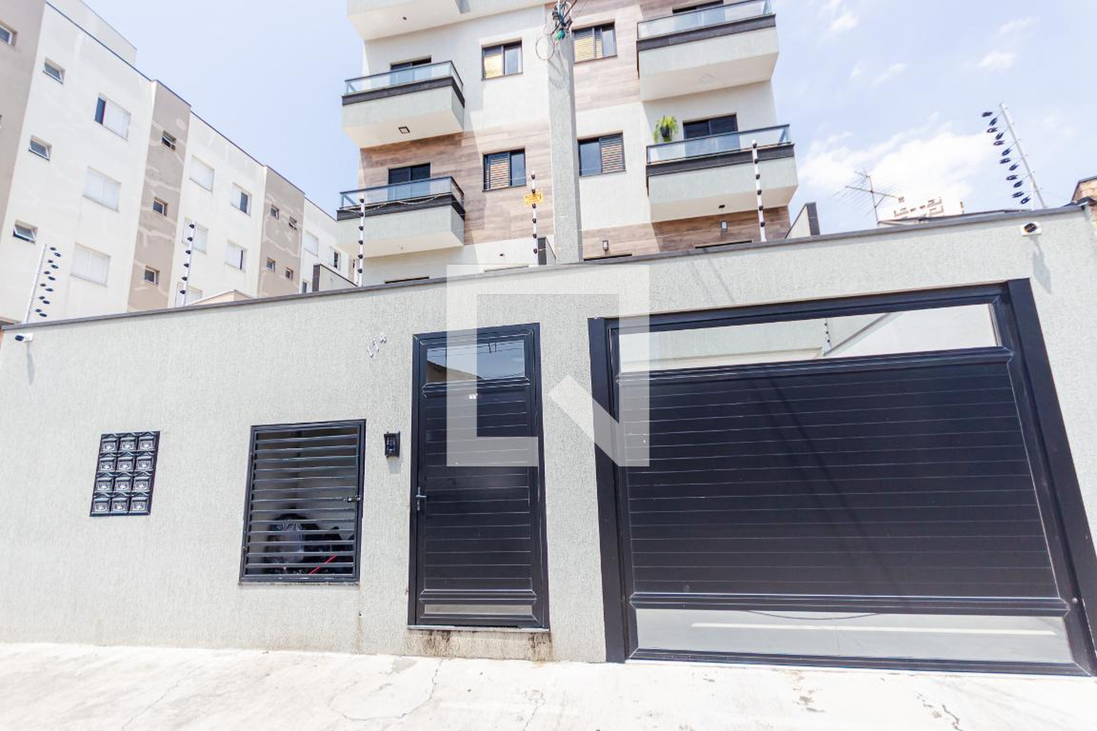 Fachada Condomínio em Rua Santa Carolina, 174