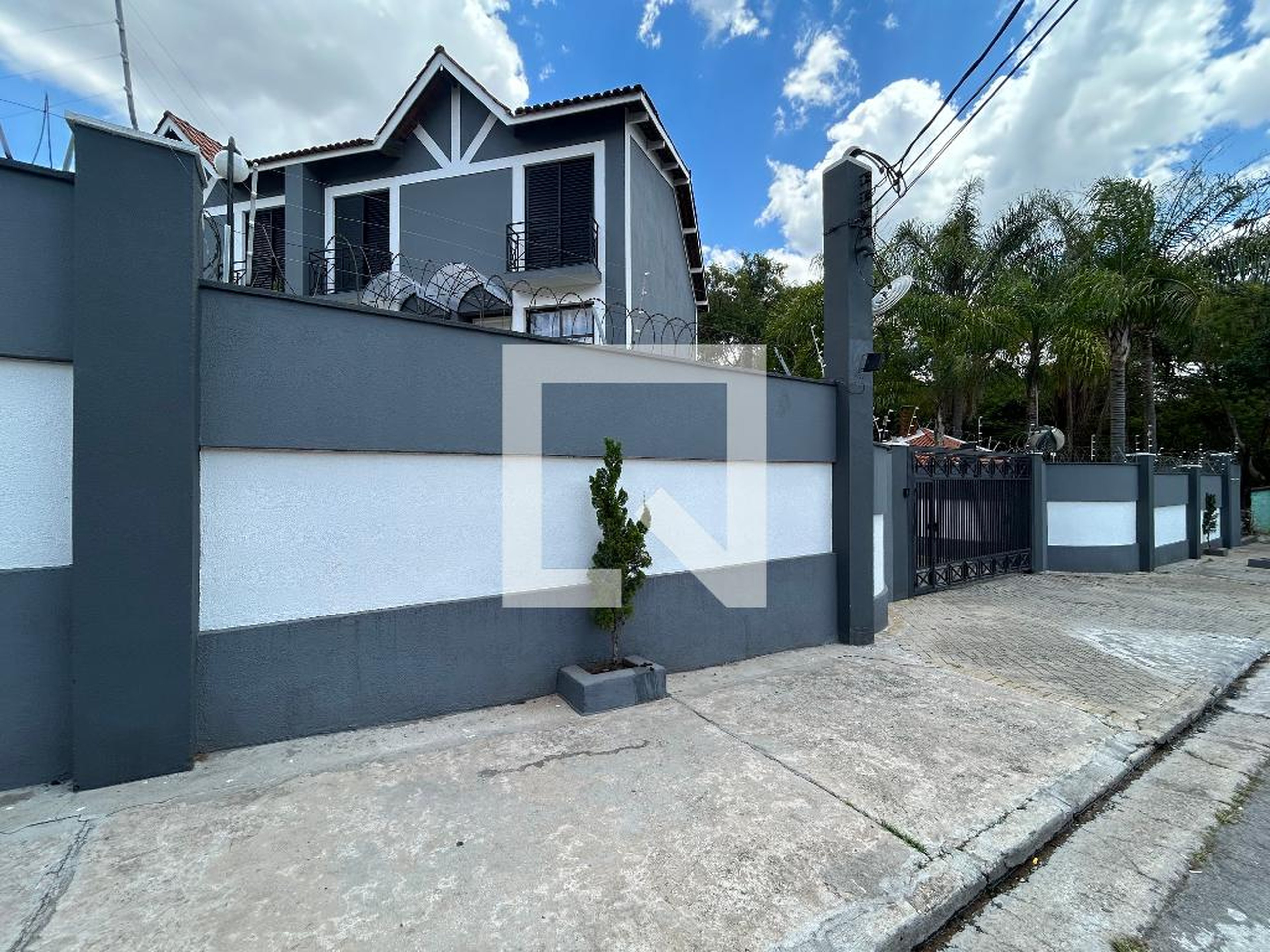 Fachada Condomínio em Rua Desembargador Lauro de Souza Alves, 183