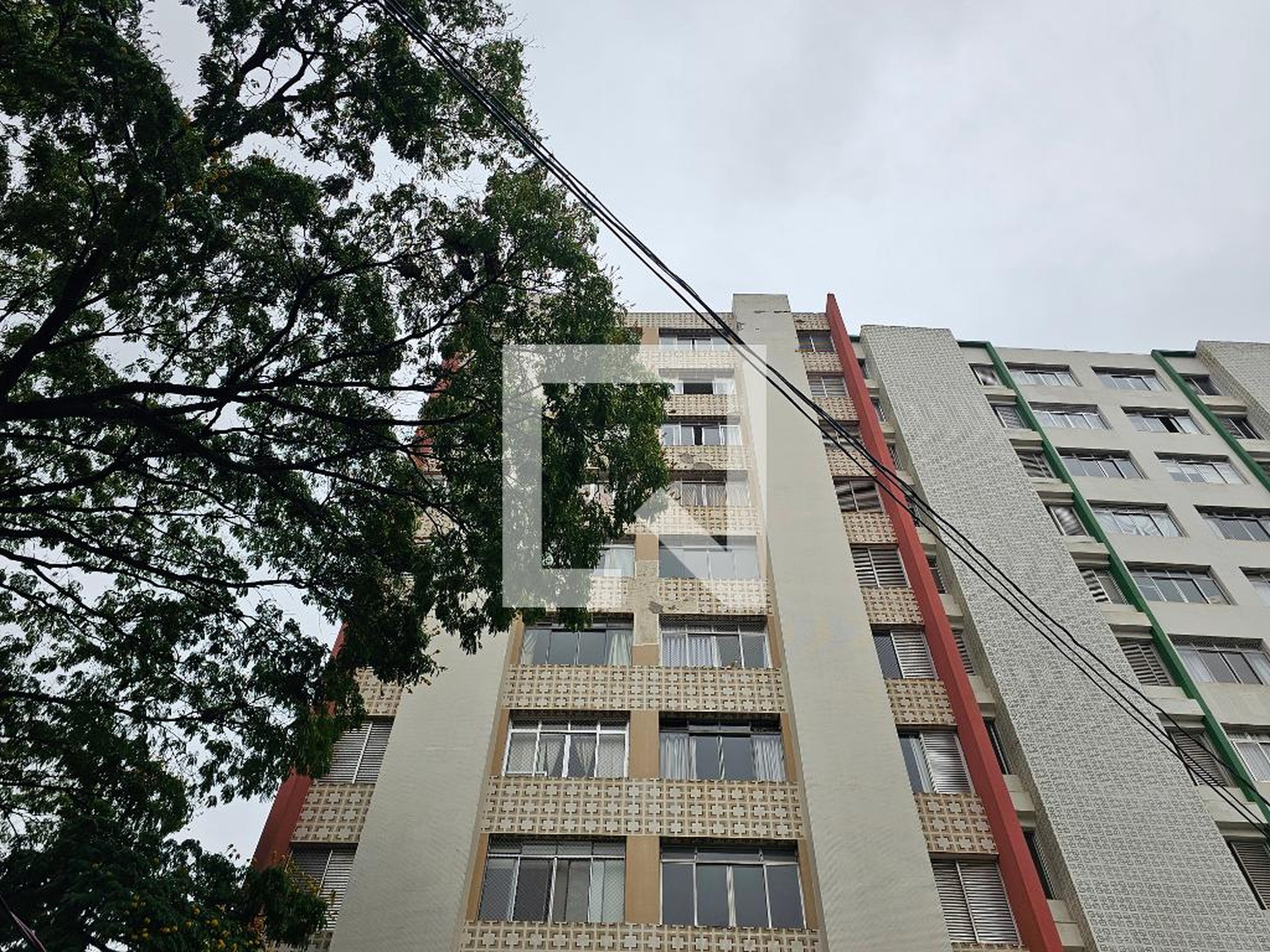 Fachada Condomínio em Rua Catão, 903