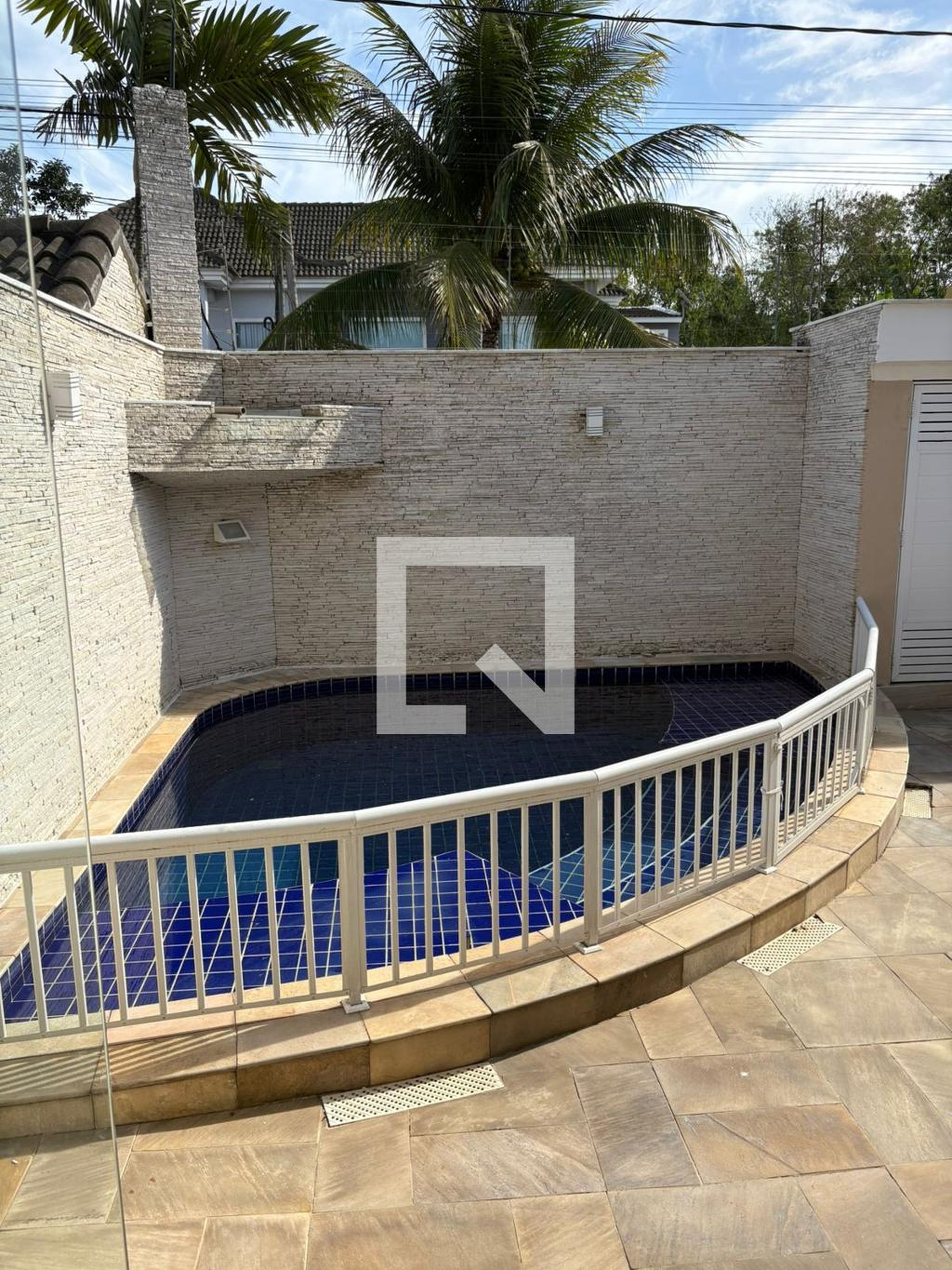 Piscina Condomínio em Rua Teixeira Heizer, 4