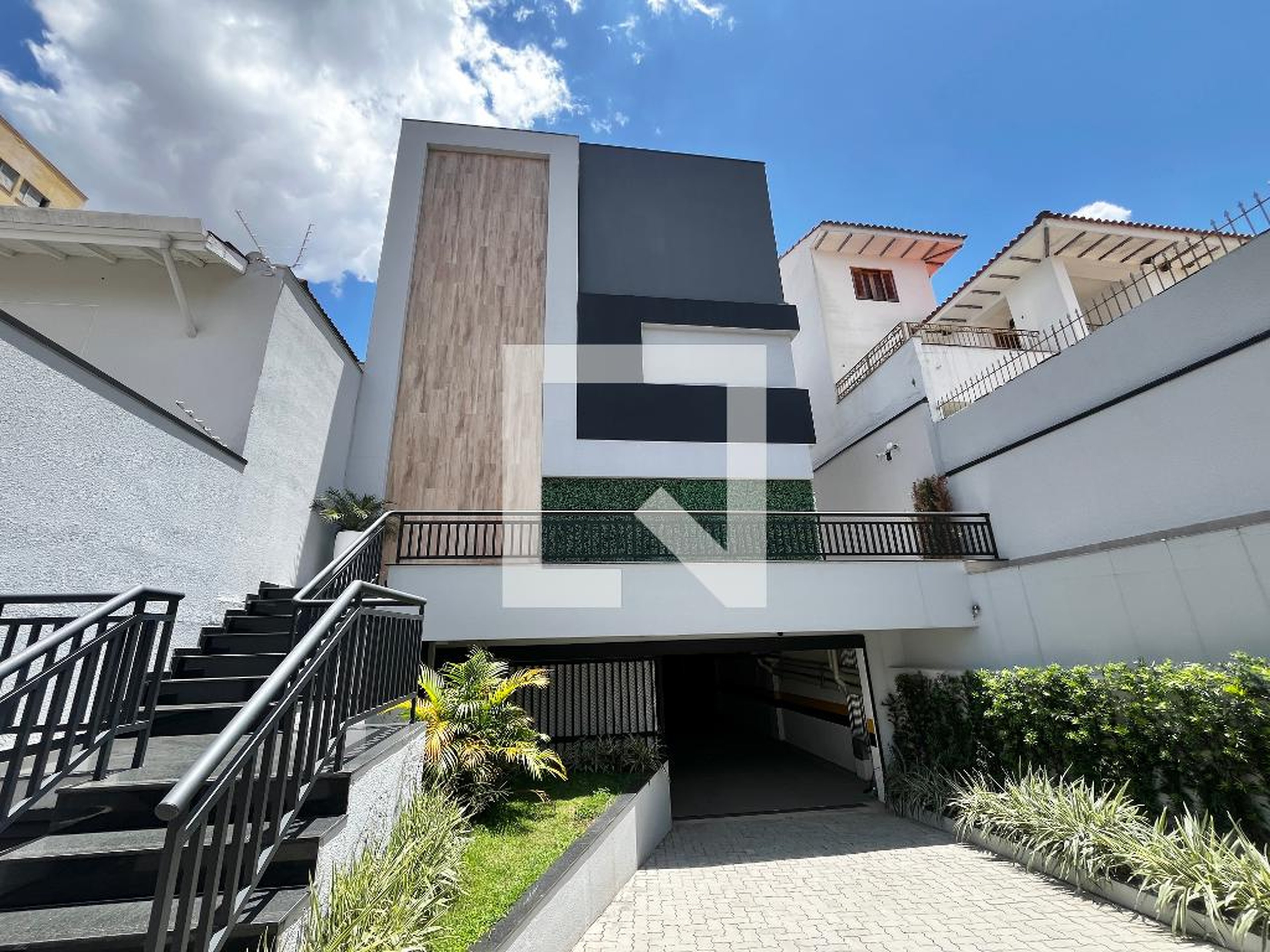 Fachada Condomínio em Rua Ana de Barros, 296