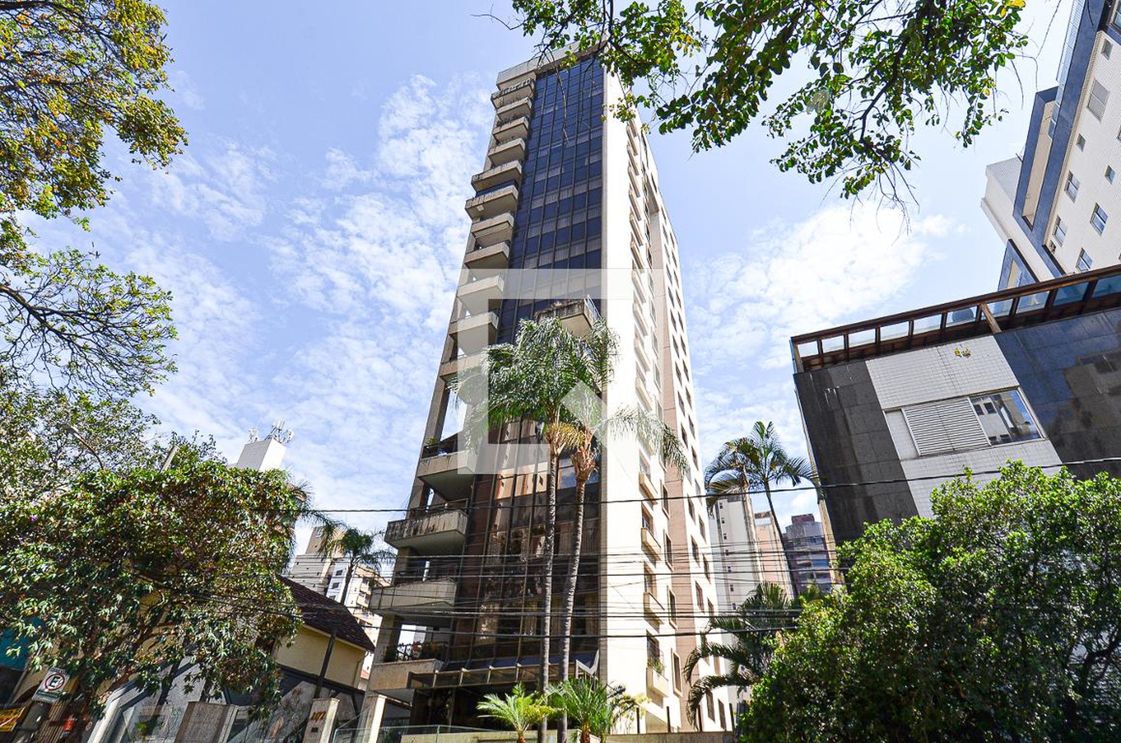 Fachada Condomínio em Rua Bernardo Guimarães, 2172