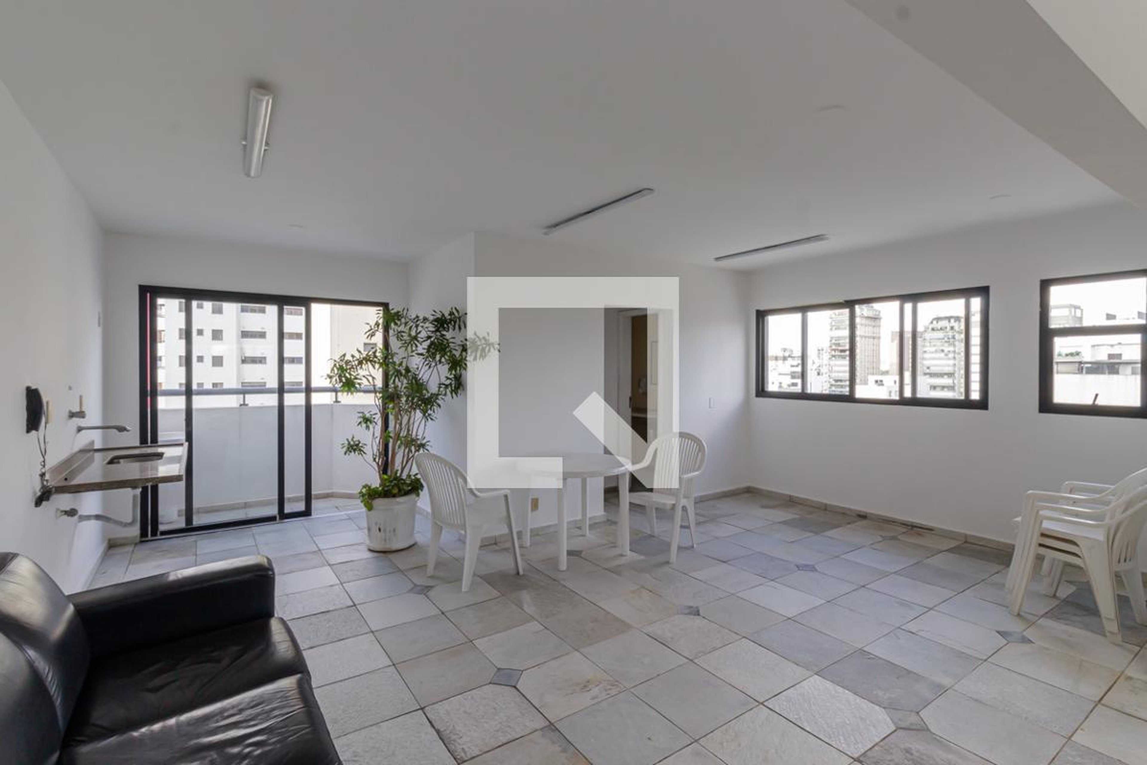 Salão de Festas - The First Place