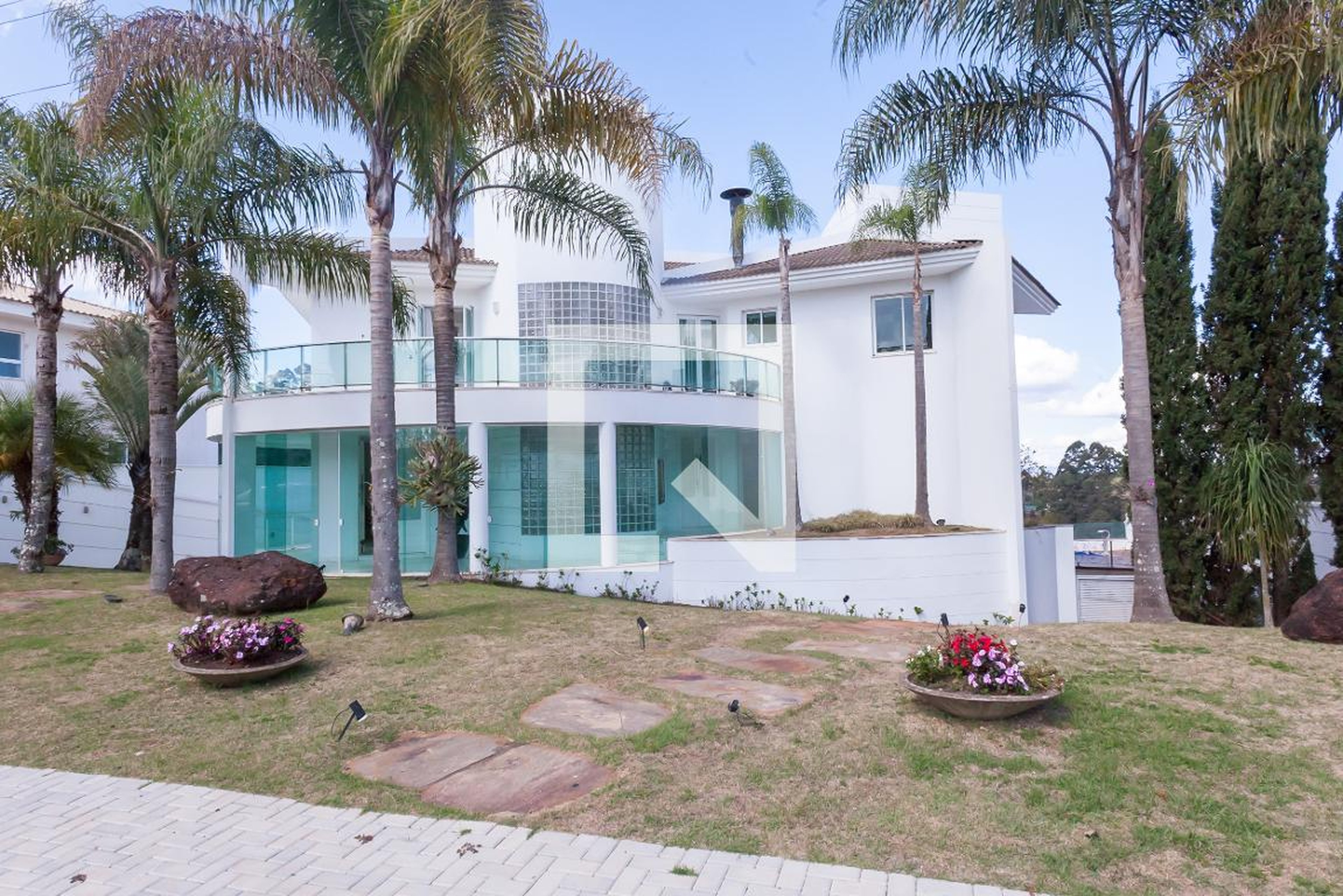 Fachada Condomínio em Rua dos Jatobás, 160