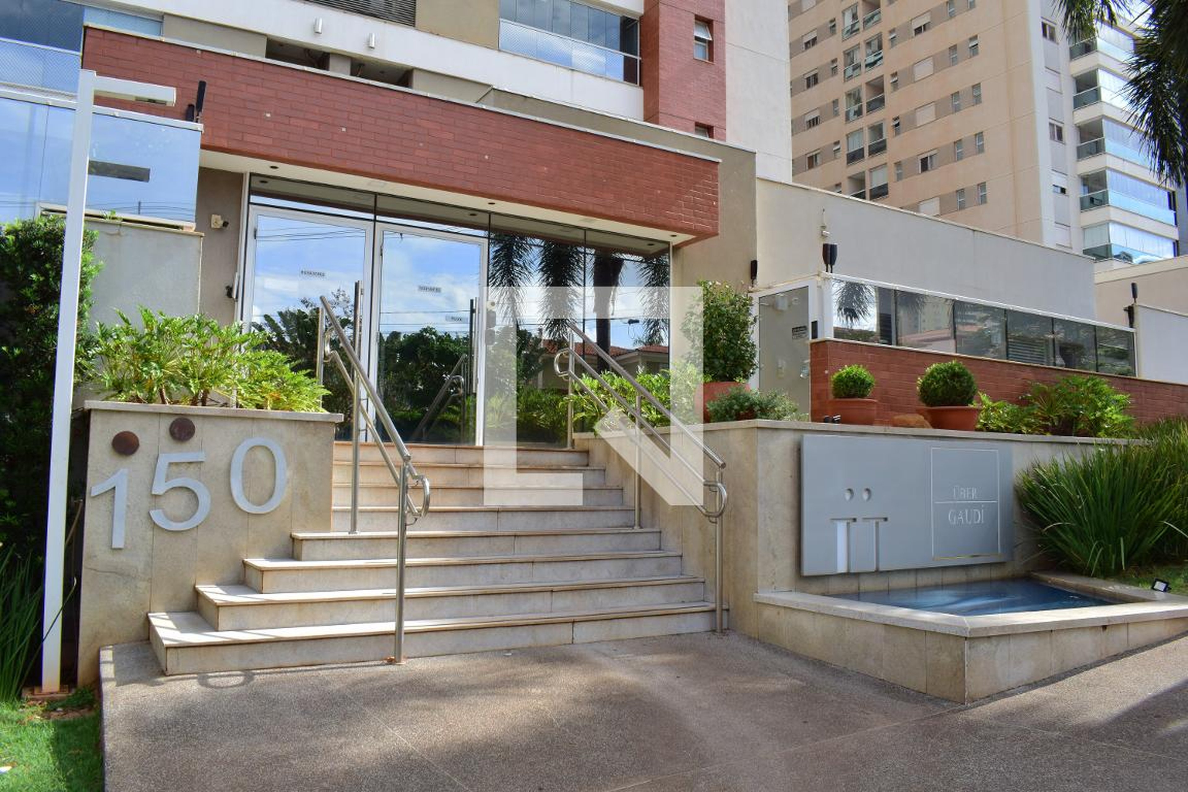 Fachada do Prédio Condomínio Uber Gaudi