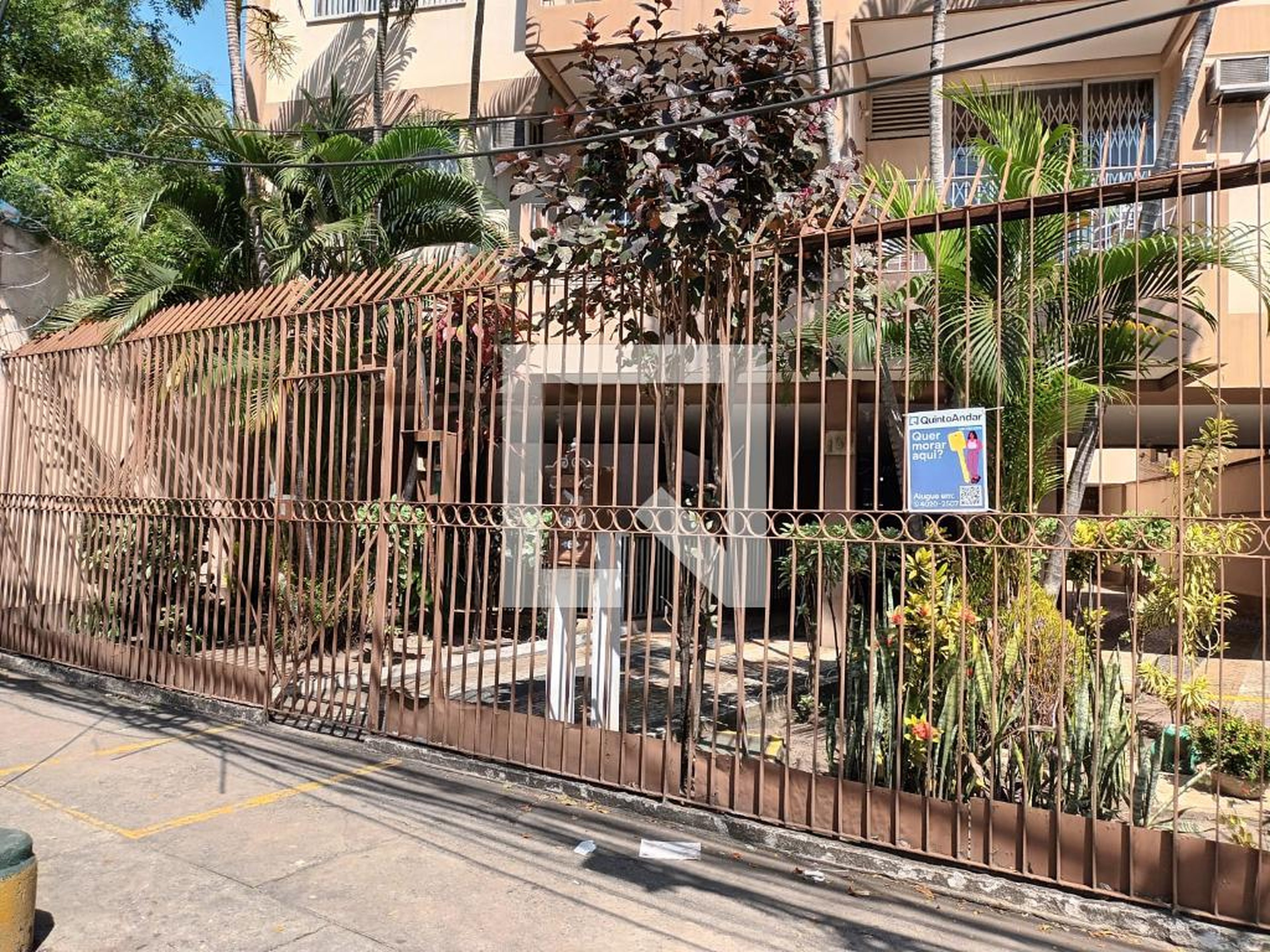 Fachada Condomínio em Rua Monsenhor Jerônimo, 180