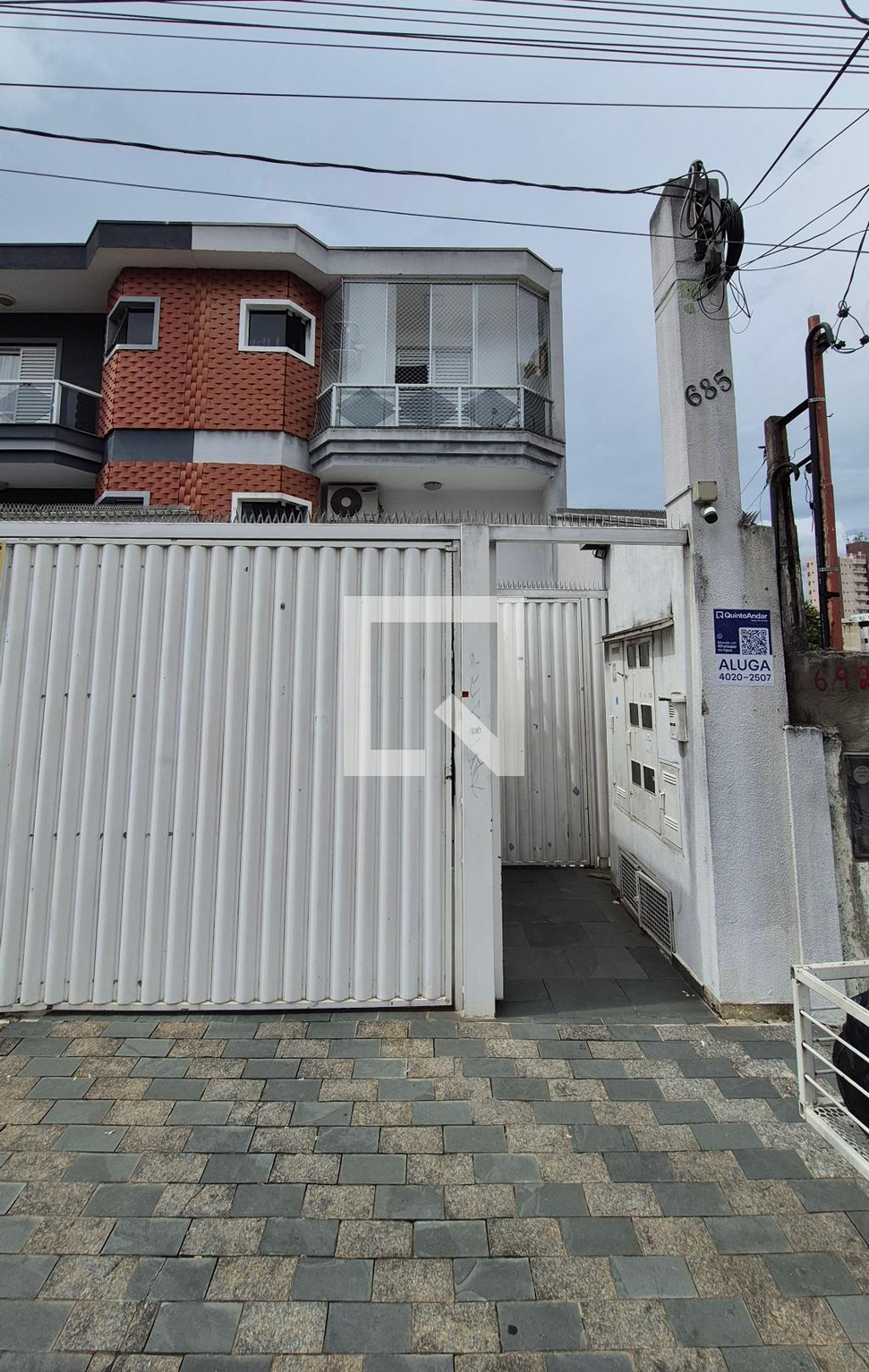 Fachada Condomínio em Rua Arujá, 685