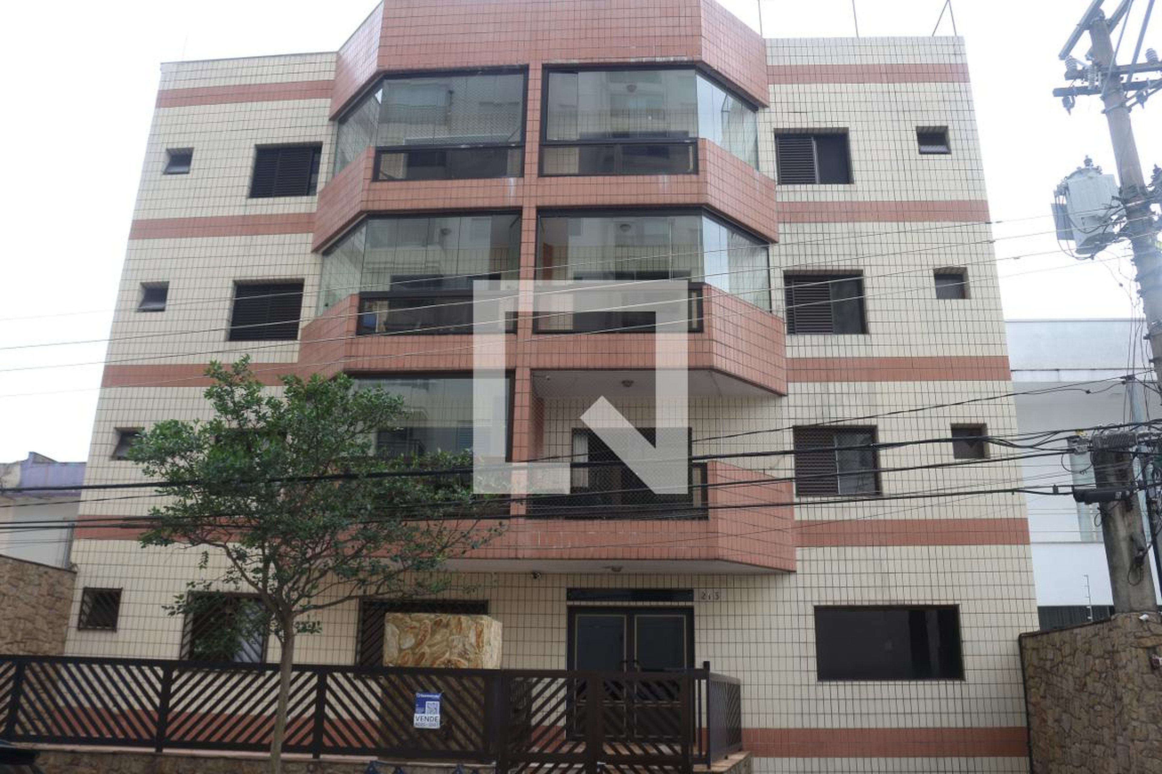 Fachada Condomínio em Rua Julieta Soares, 215