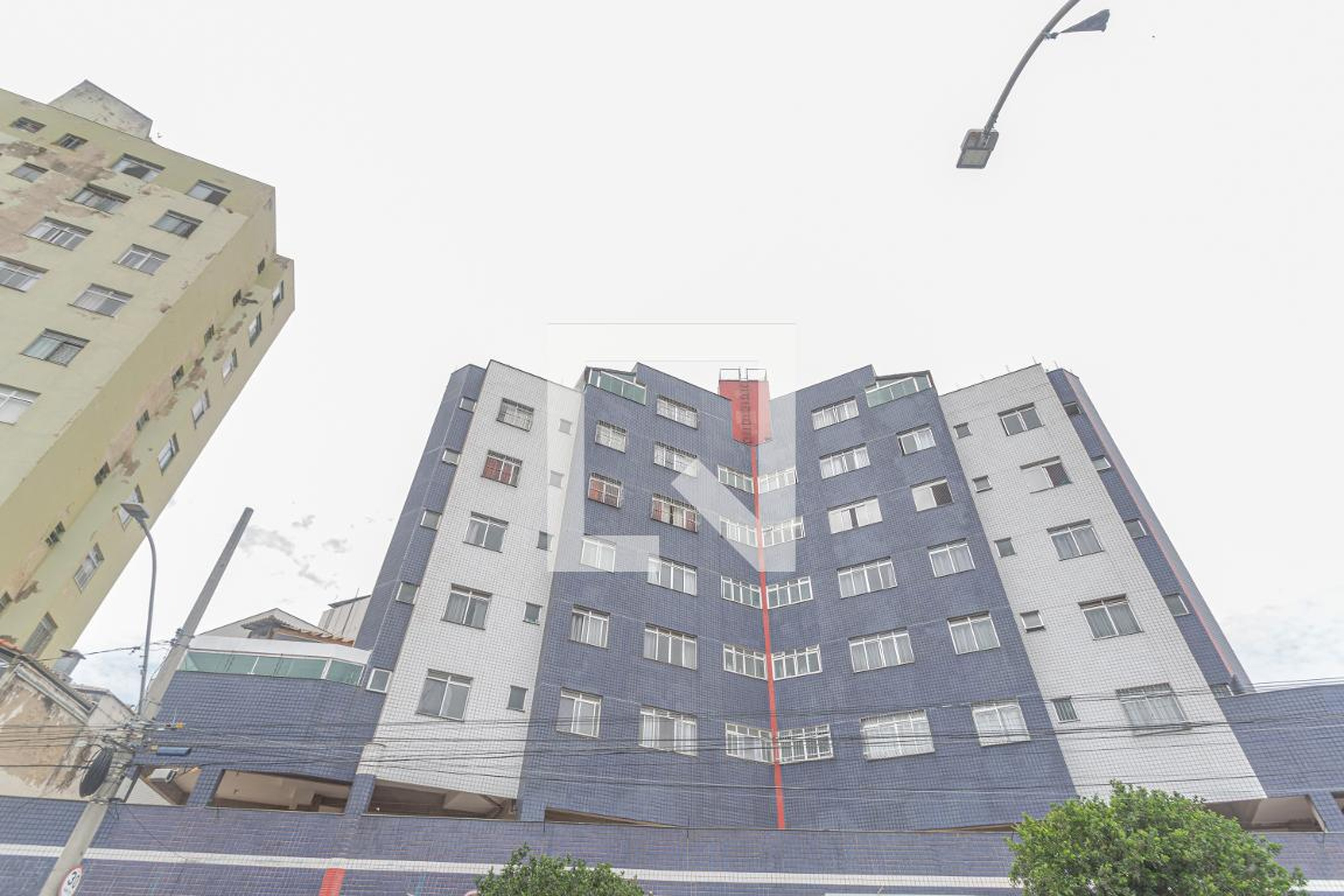 Fachada Condomínio em Rua Contagem, 1453