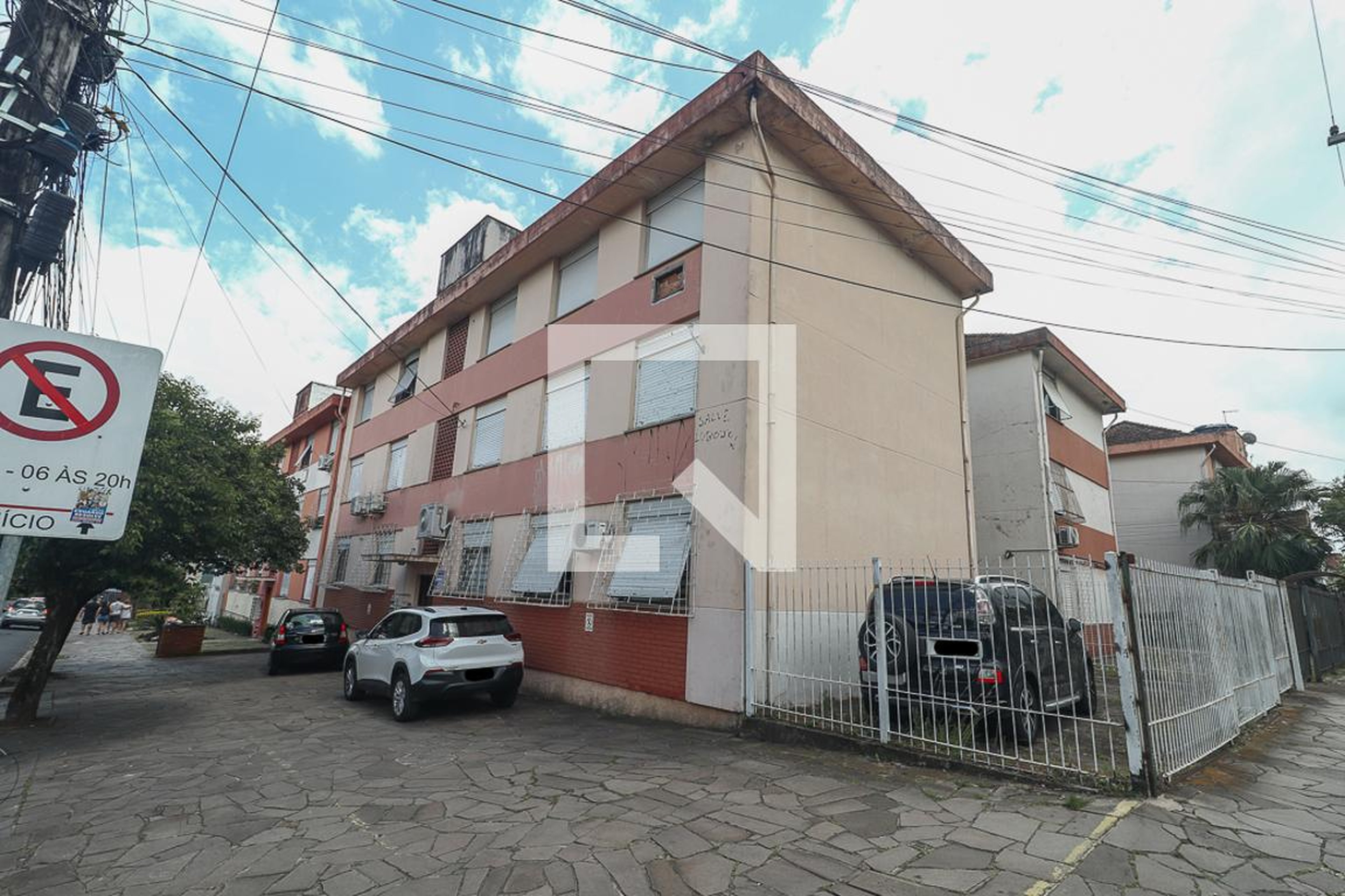 Fachada Condomínio em Rua Presidente Juarez, 80