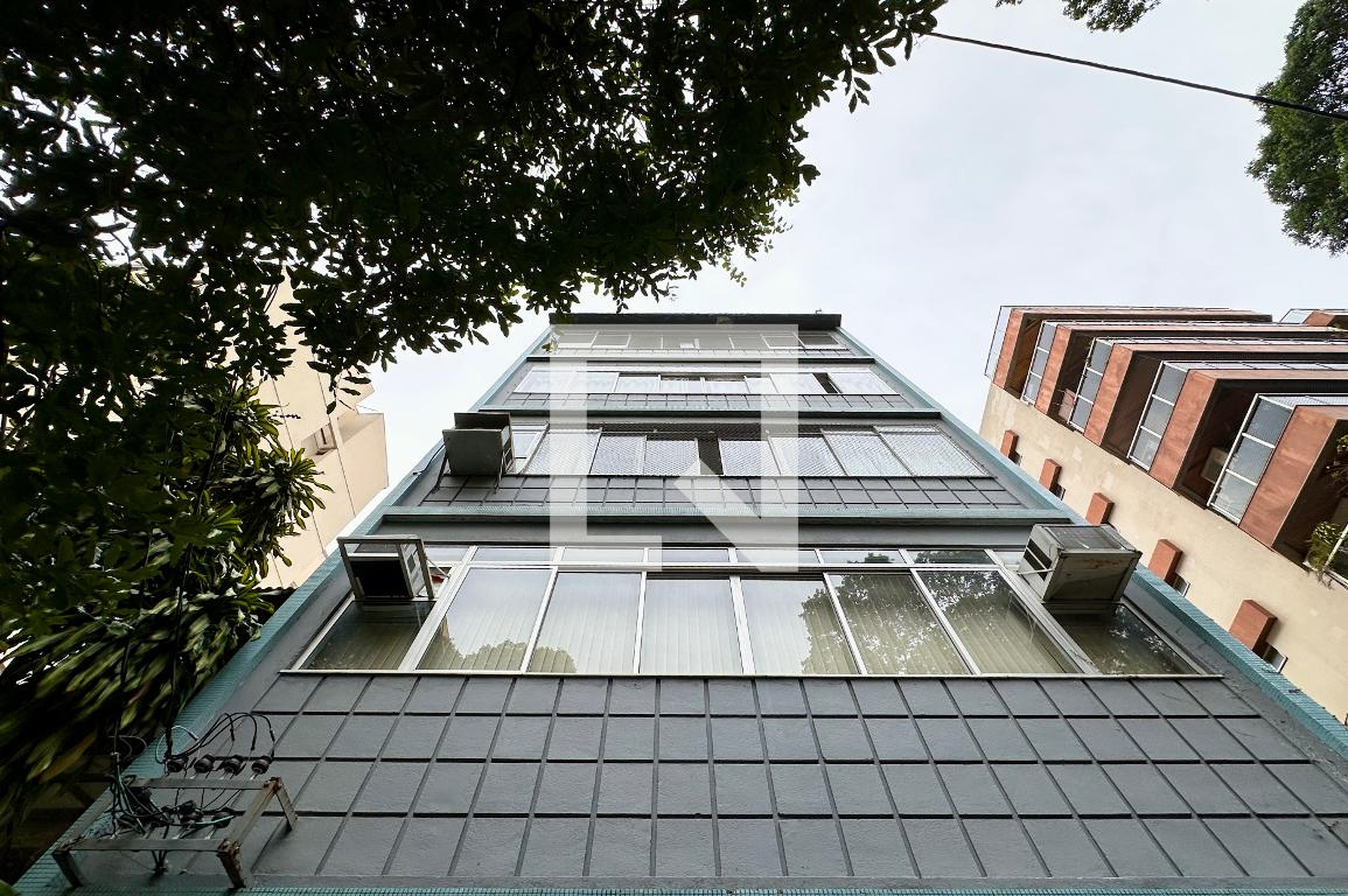 Fachada Condomínio em Rua Coelho Neto, 70