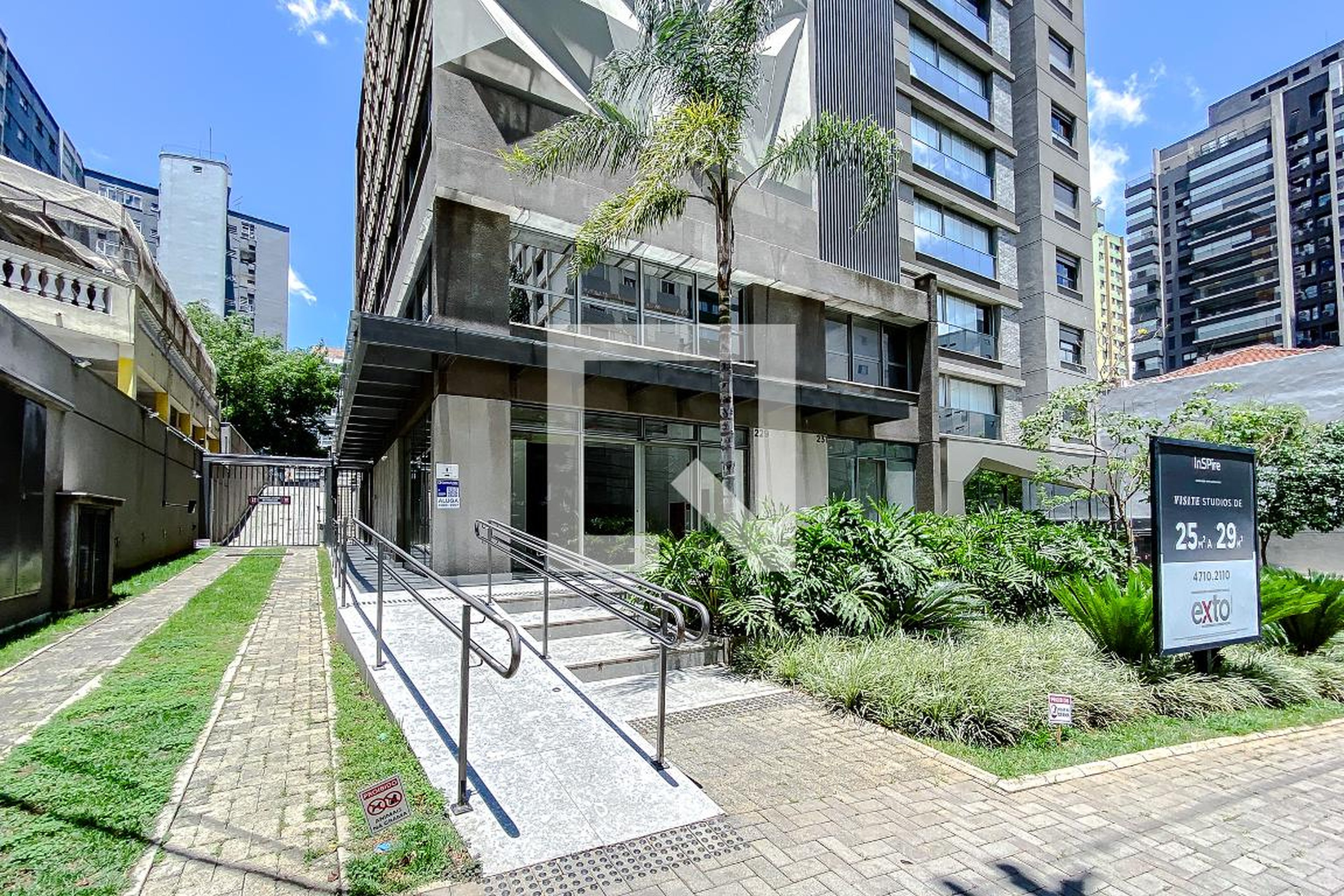 Fachada Condomínio em Rua Eça de Queiroz, 219