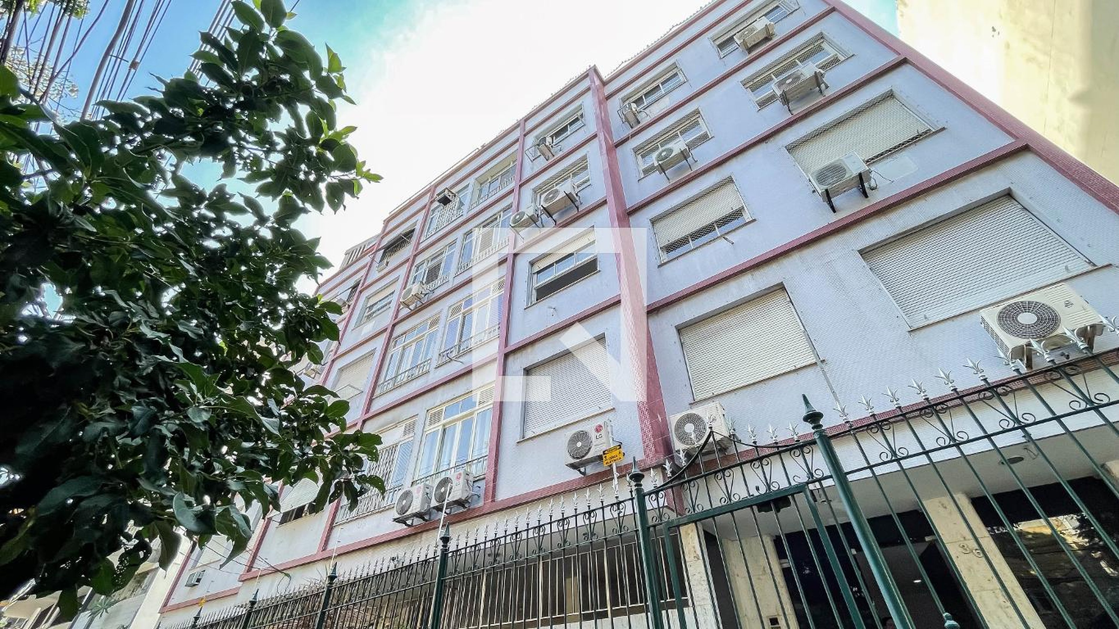 Fachada Condomínio em Rua Lúcio de Mendonça, 36