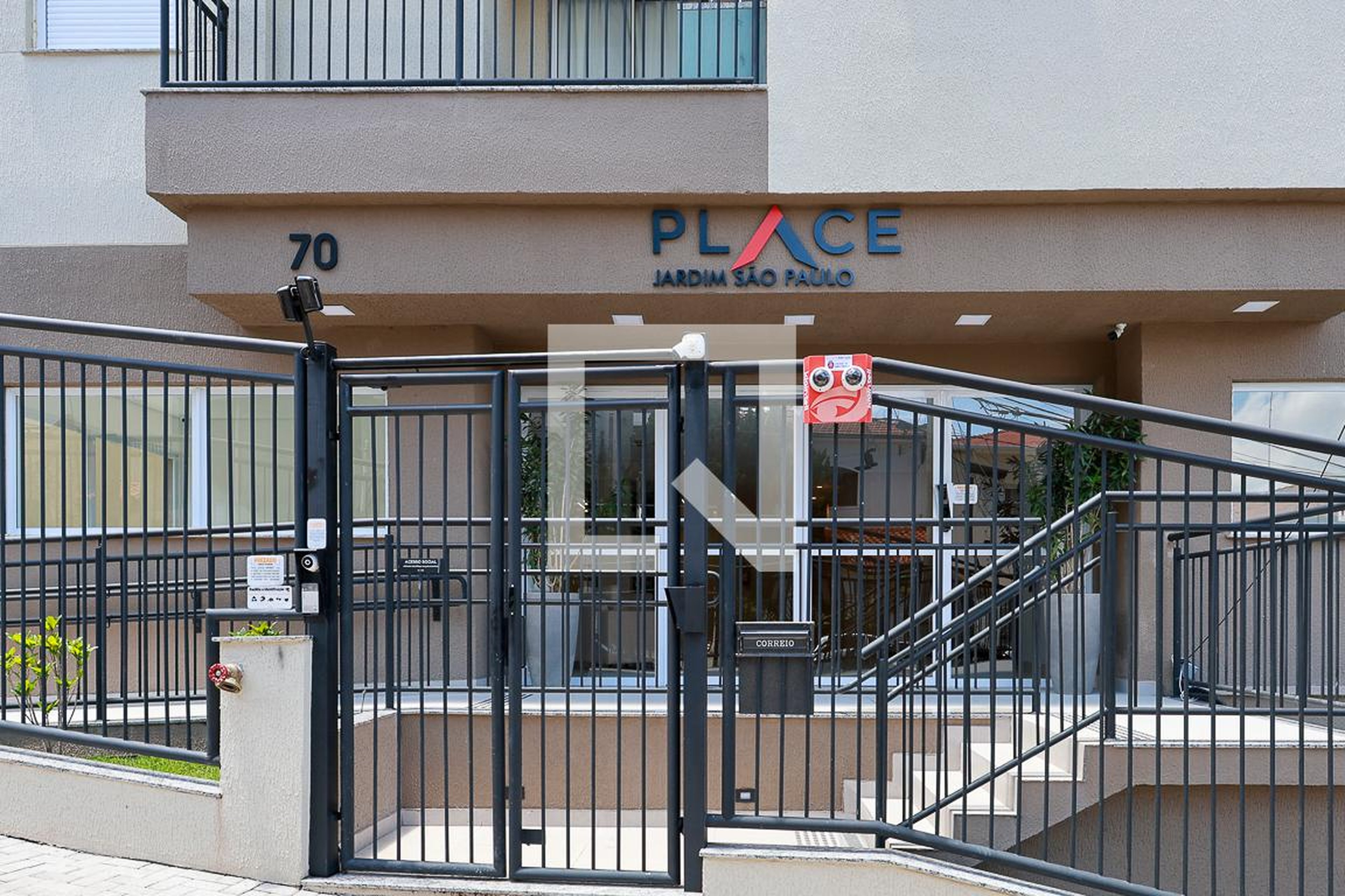 Fachada do condomínio Condomínio Place Jardim São Paulo