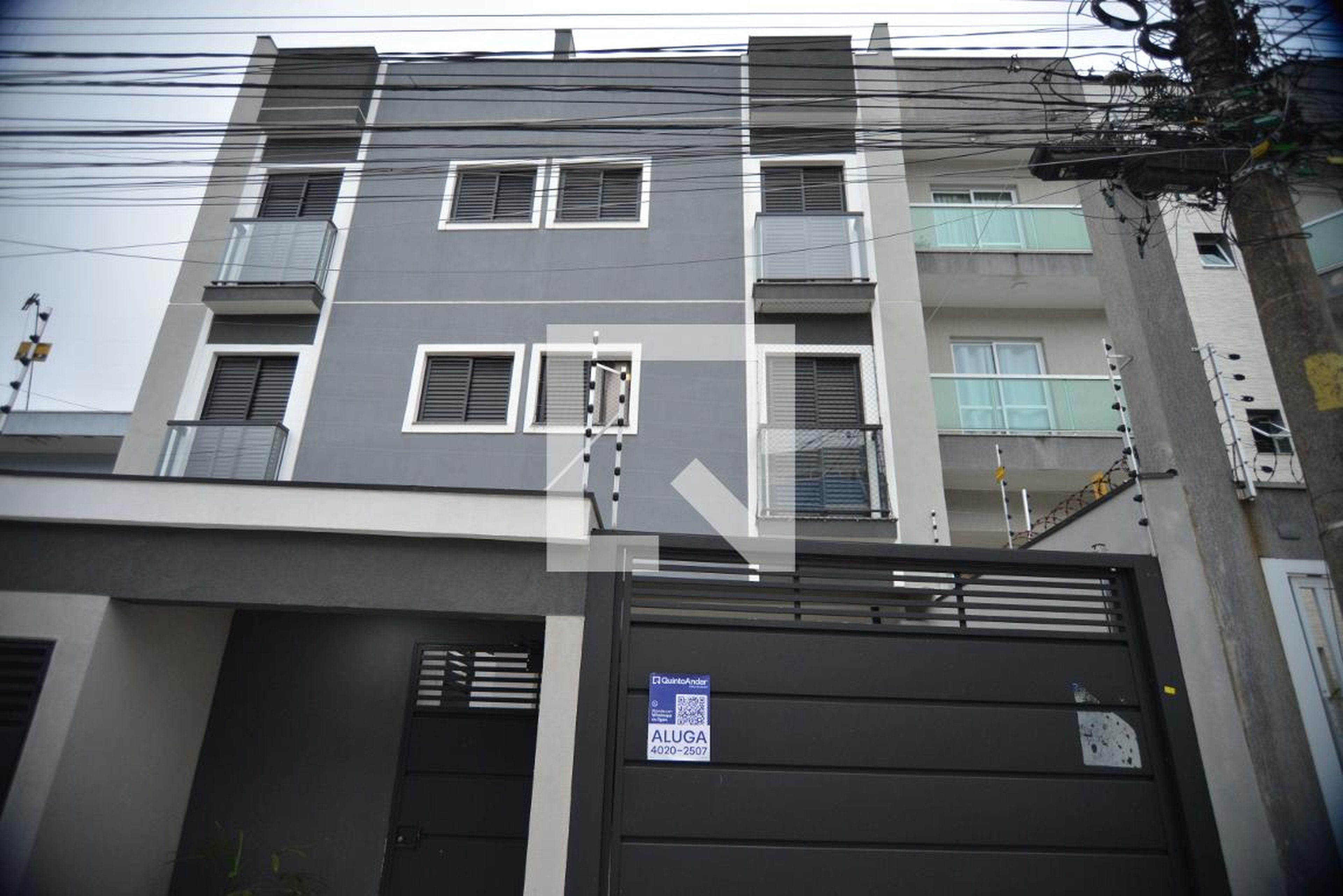 Fachada do Prédio Condomínio em Rua Grã-Bretanha, 360