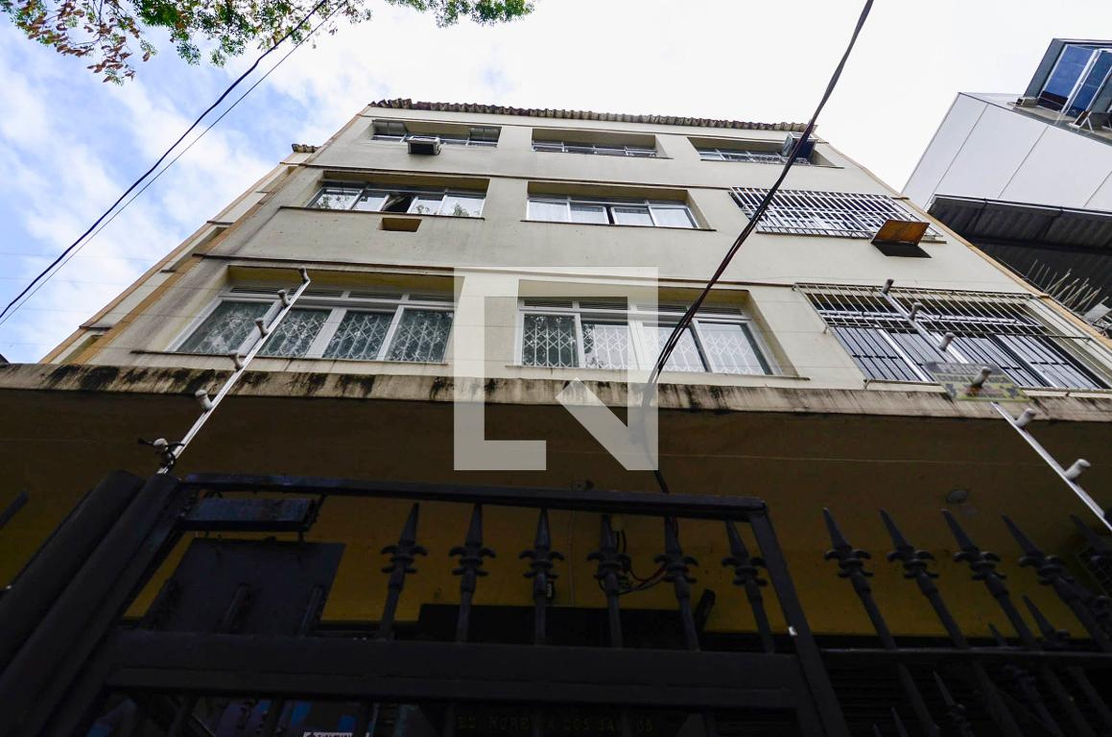 Fachada Condomínio em Rua Nossa Senhora de Lourdes, 152