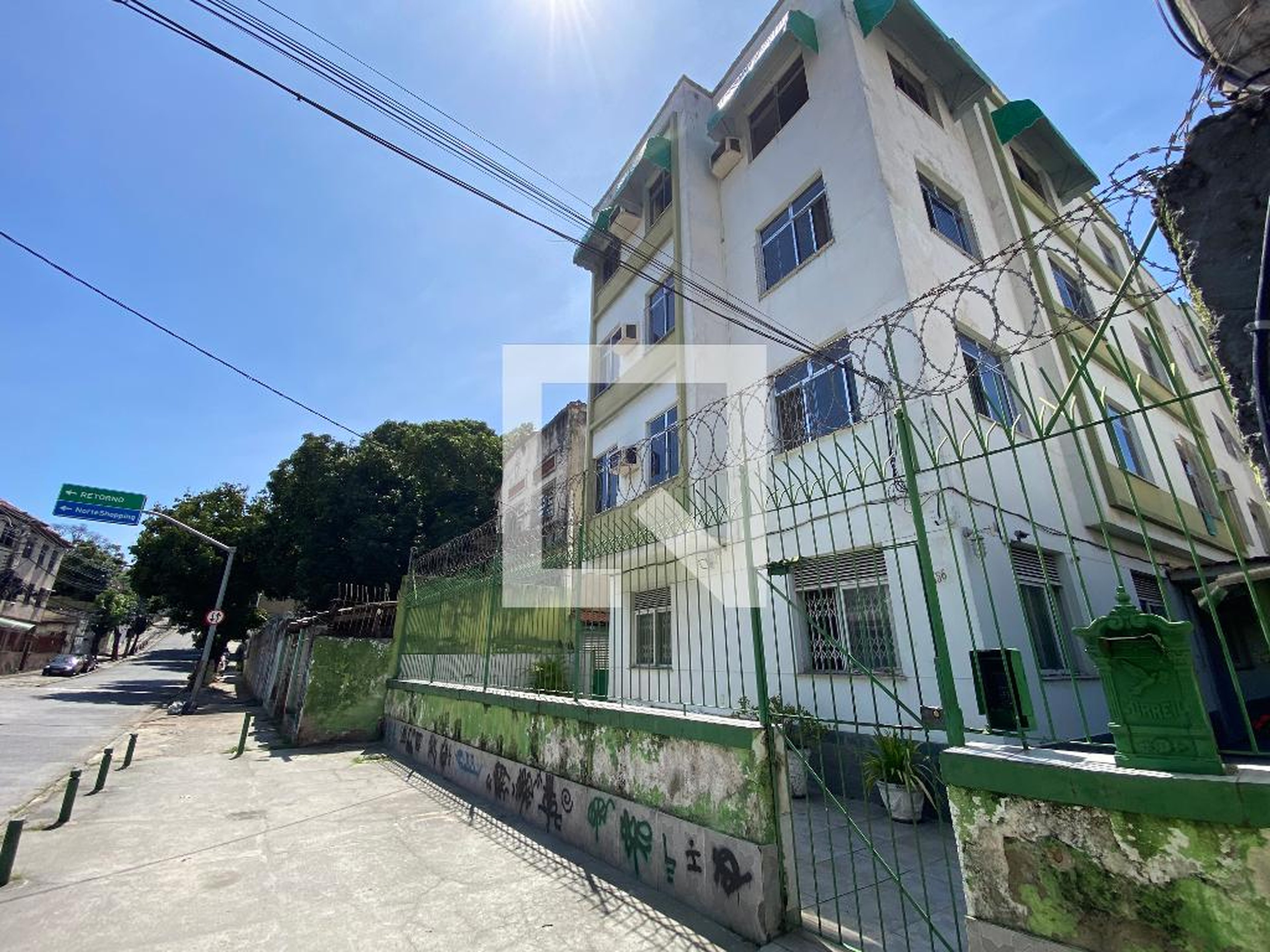 Fachada Condomínio em Rua Honório, 656