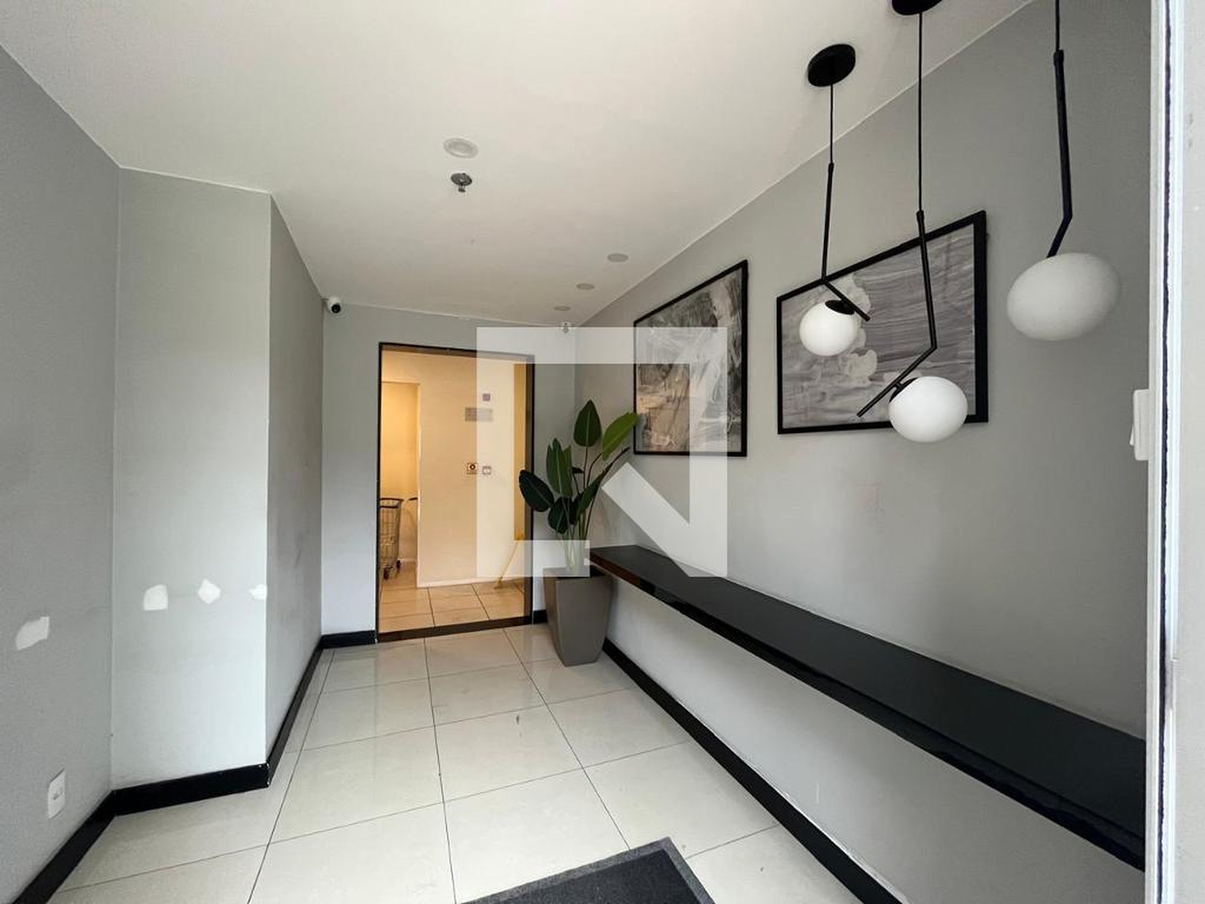 Hall Condomínio em Estrada dos Bandeirantes, 2777