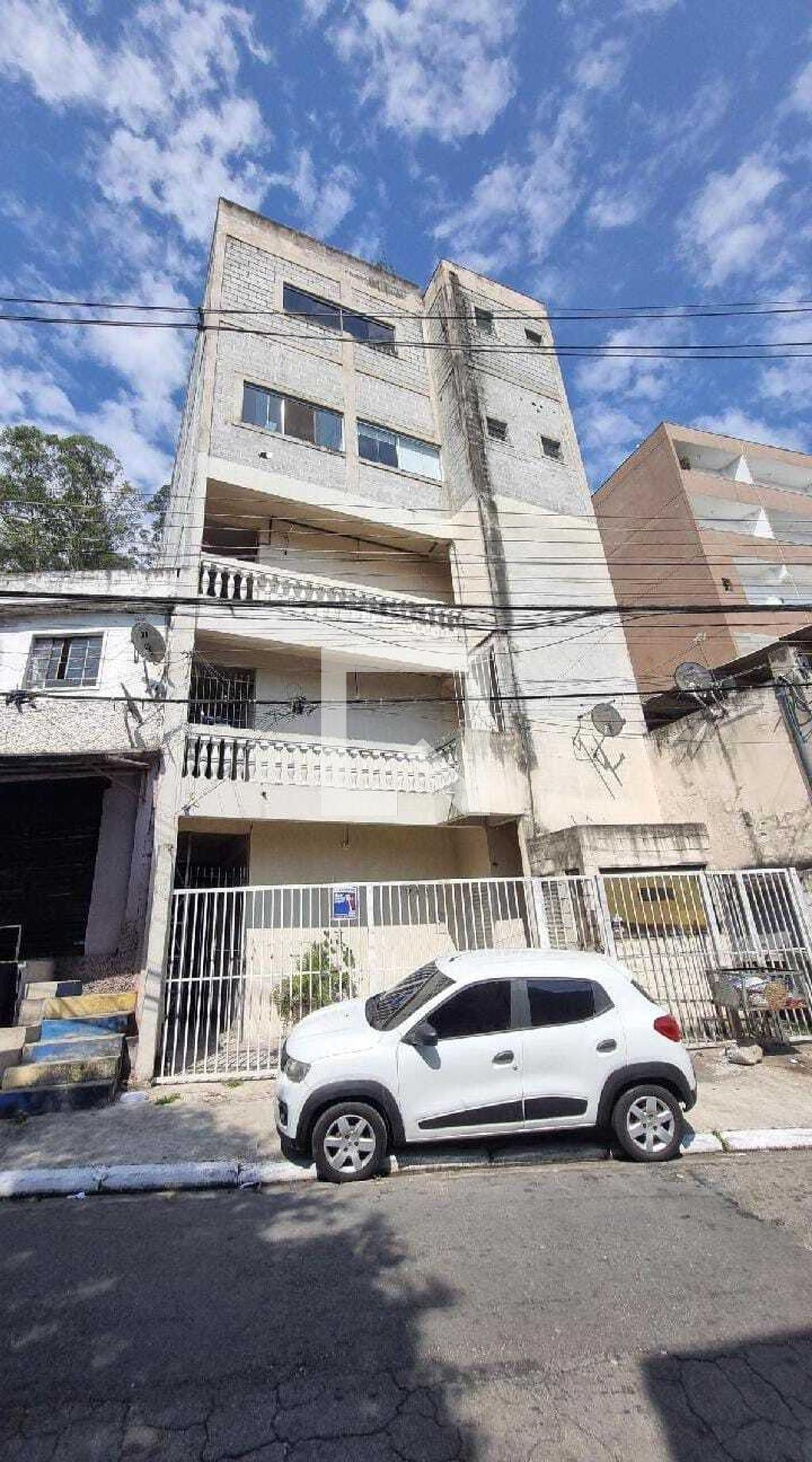 Fachada Condomínio em Rua Gaspar Coqueiro, 916