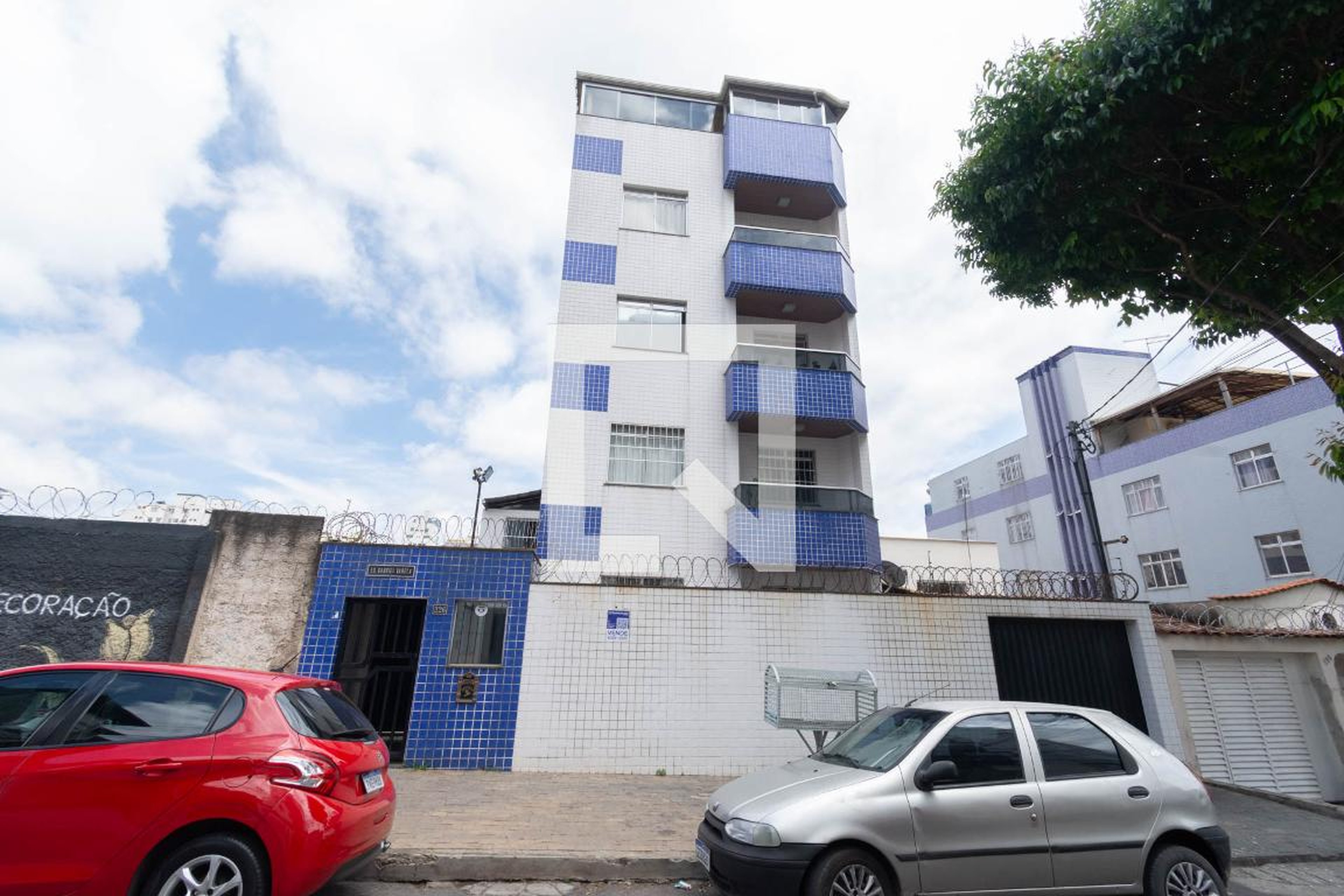 Fachada Condomínio em Rua Manoel Teixeira de Camargos, 226