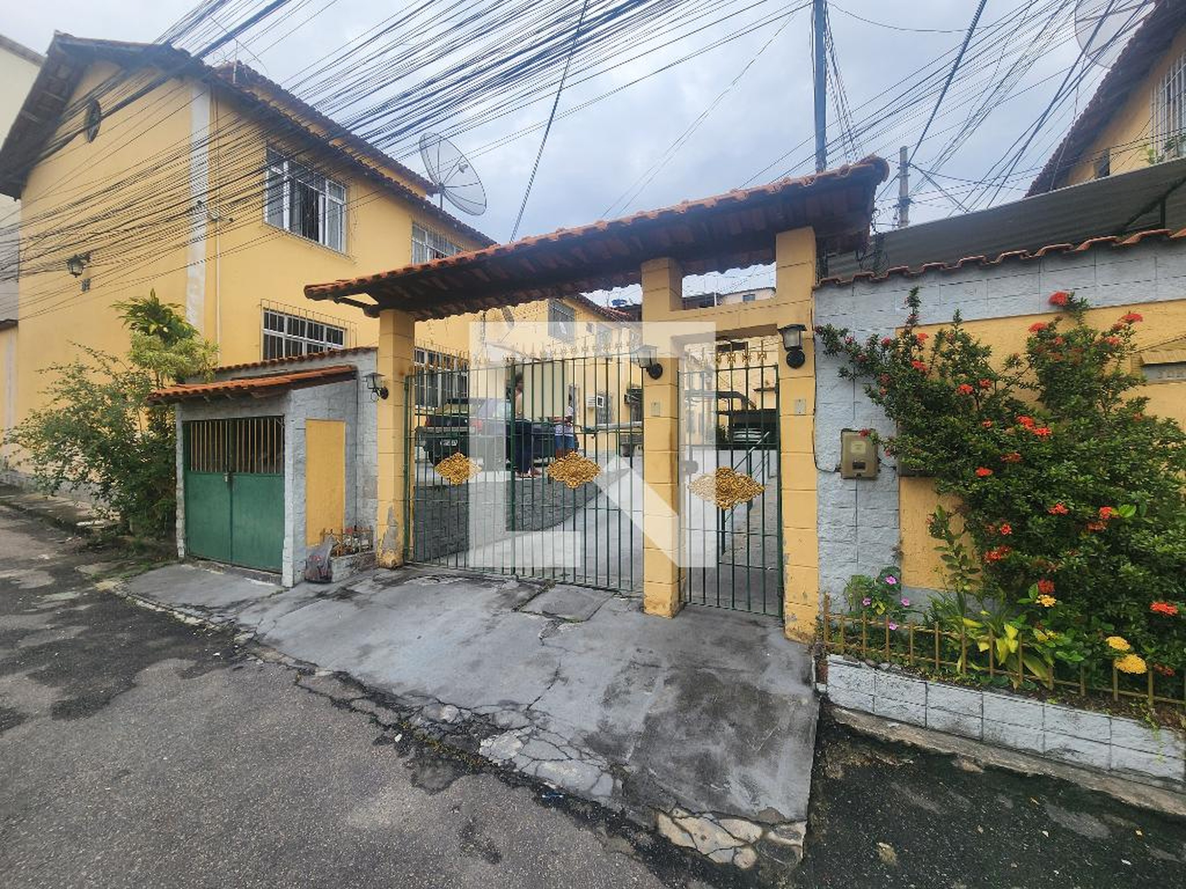 Fachada Condomínio em Rua Tiaga Fiori, 311