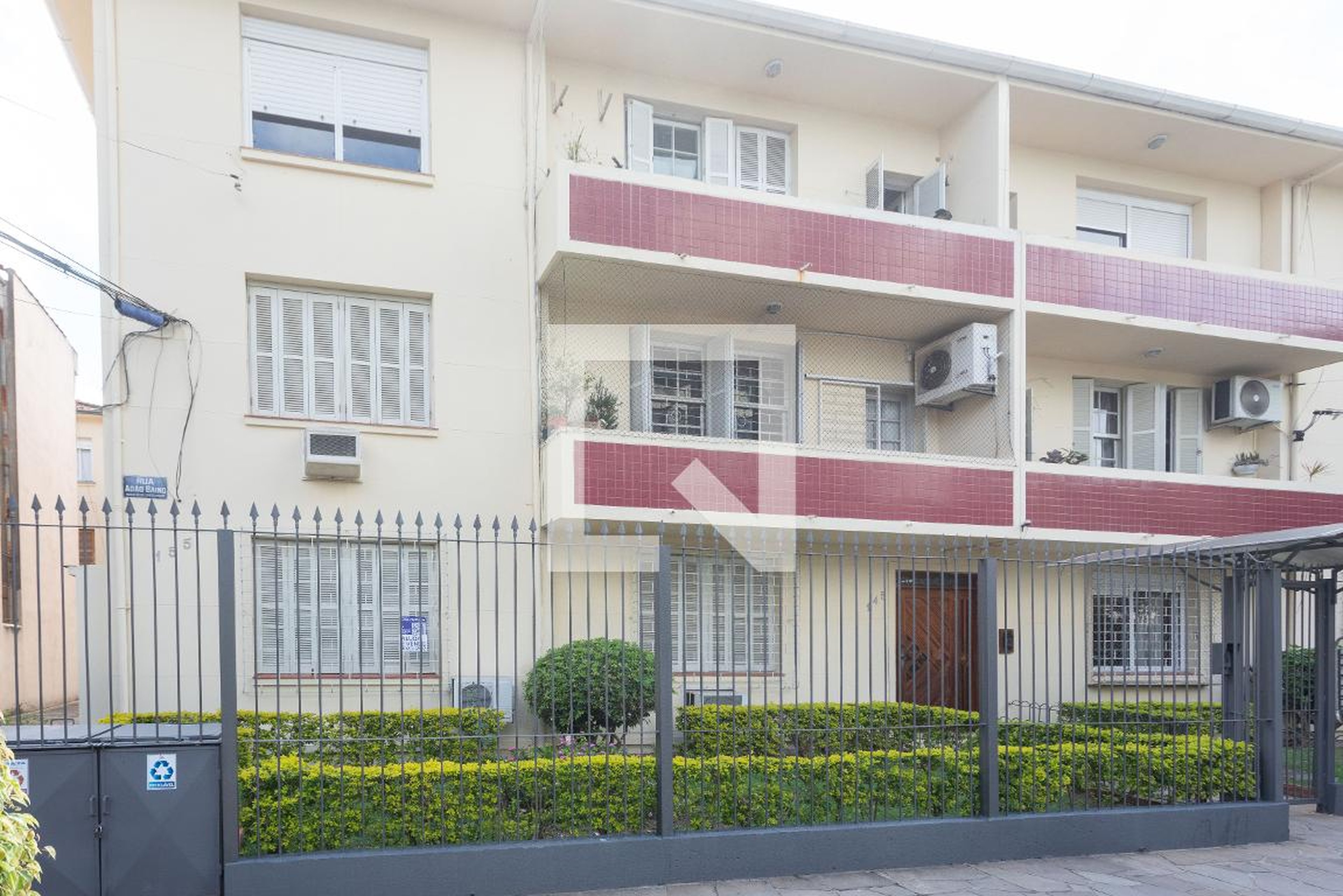 Fachada do Prédio Condomínio em Rua Adão Baino, 145