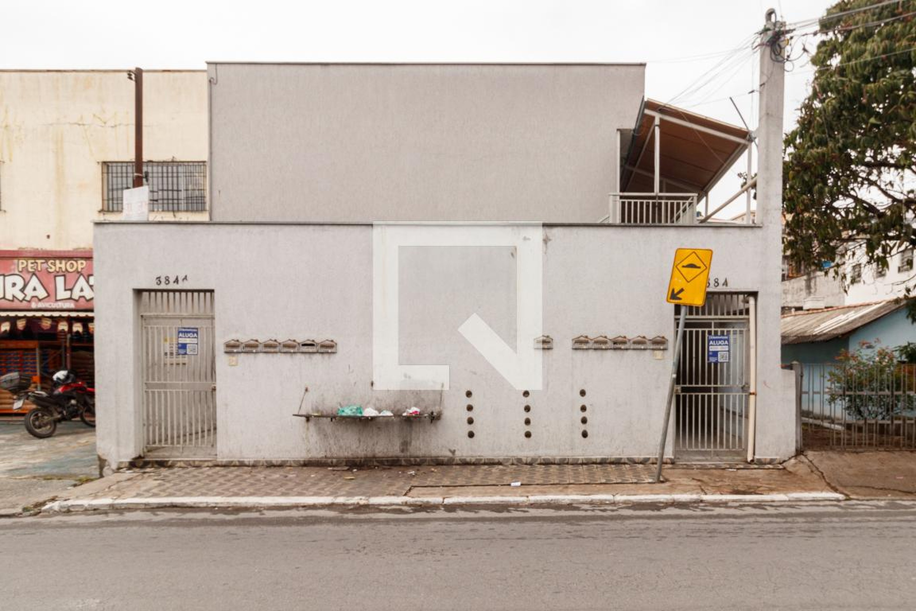 Fachada Condomínio em Rua Flor de Ouro, 384