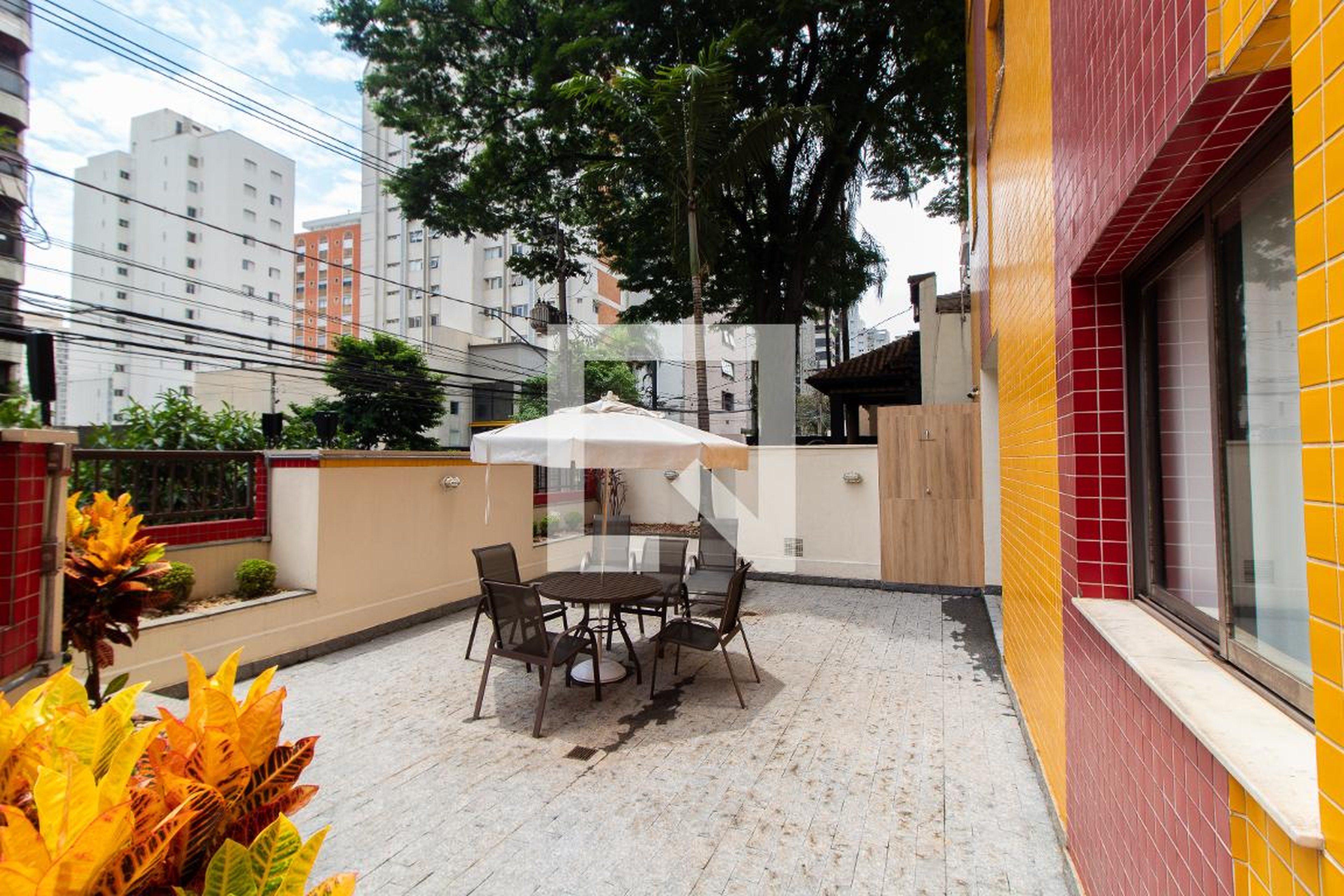 Área comum - Chuva de Ouro