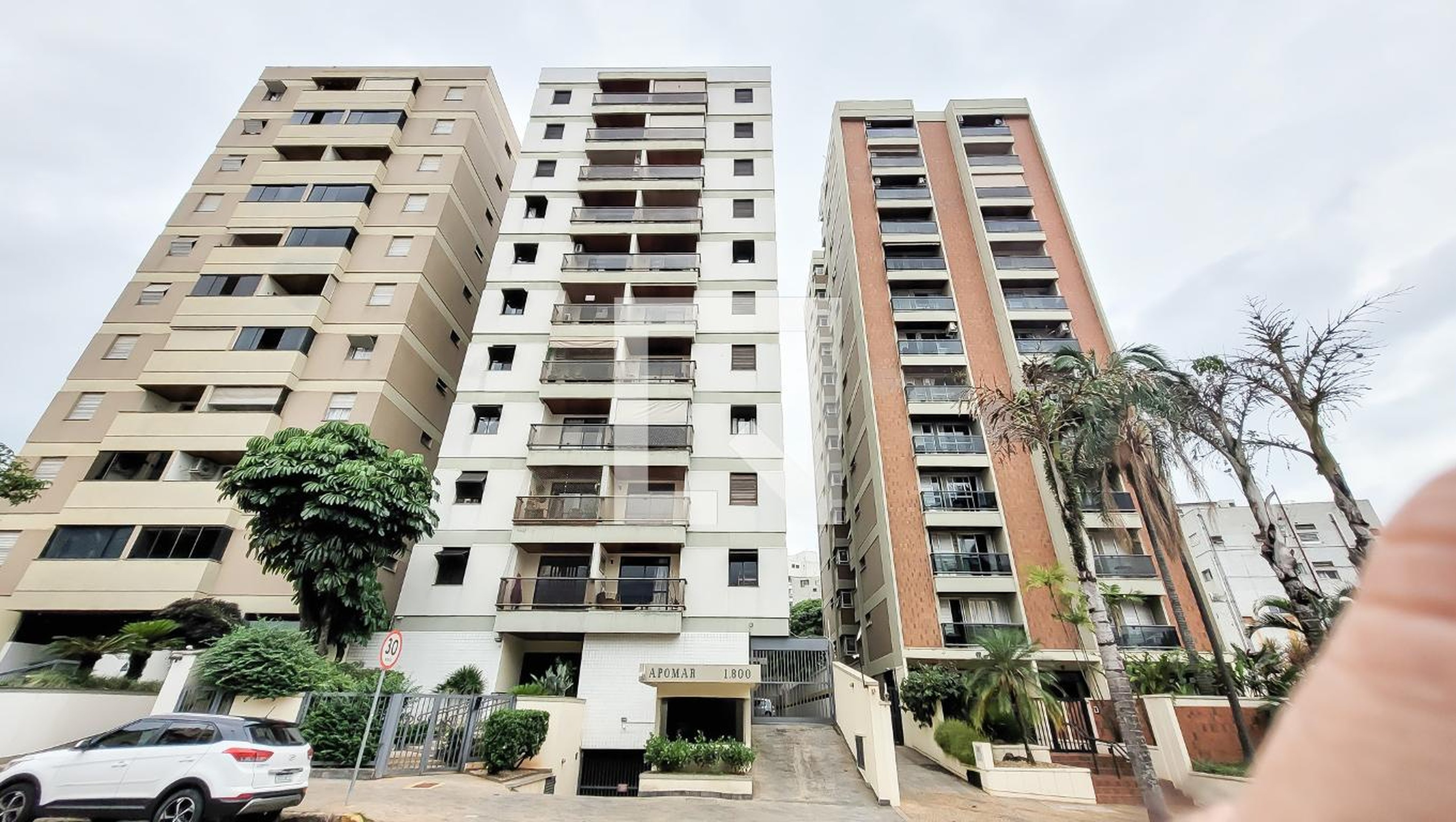 Fachada Condomínio em Rua José Paulino, 1800
