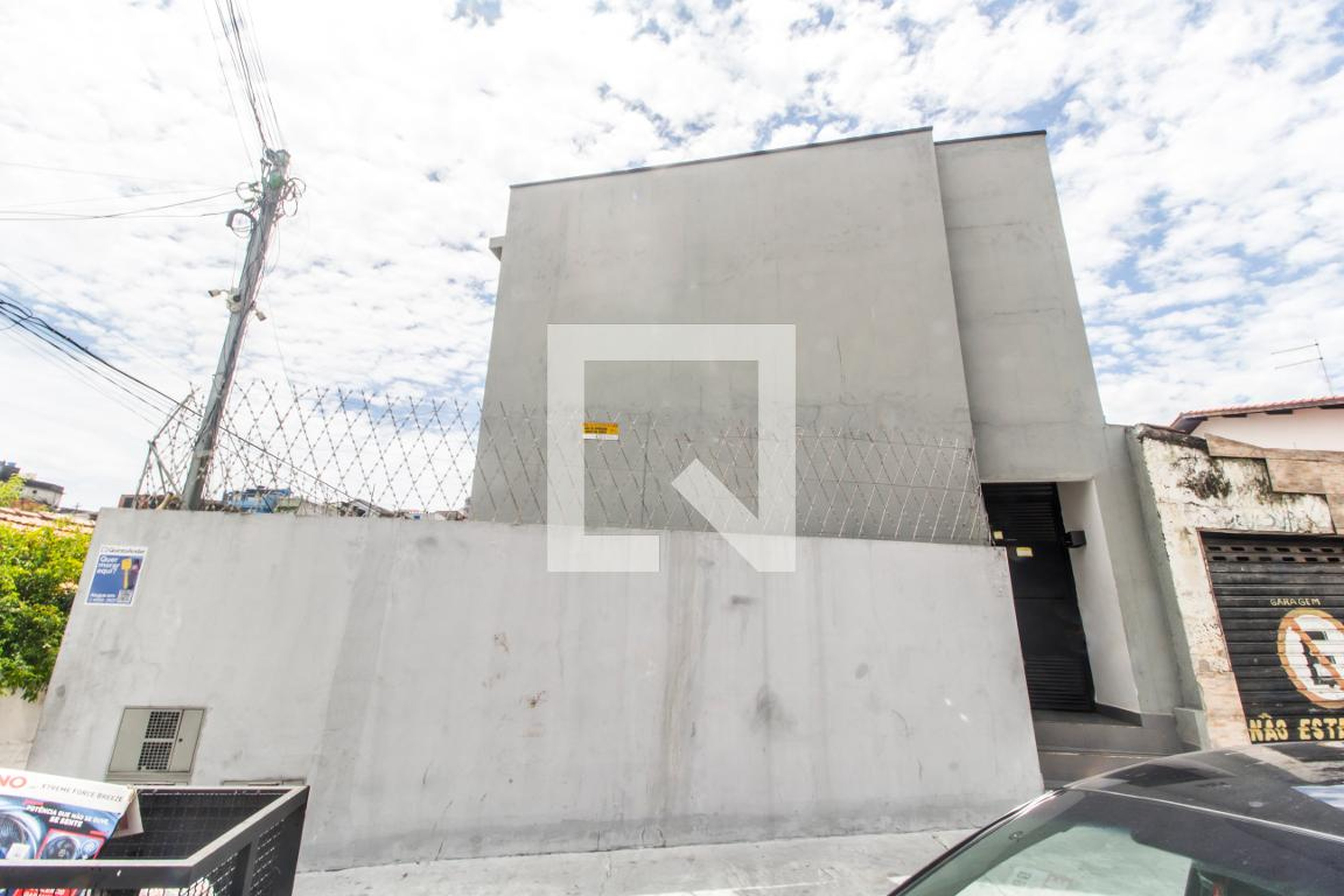 Fachada Condomínio em Avenida Antônio Roberto, 561