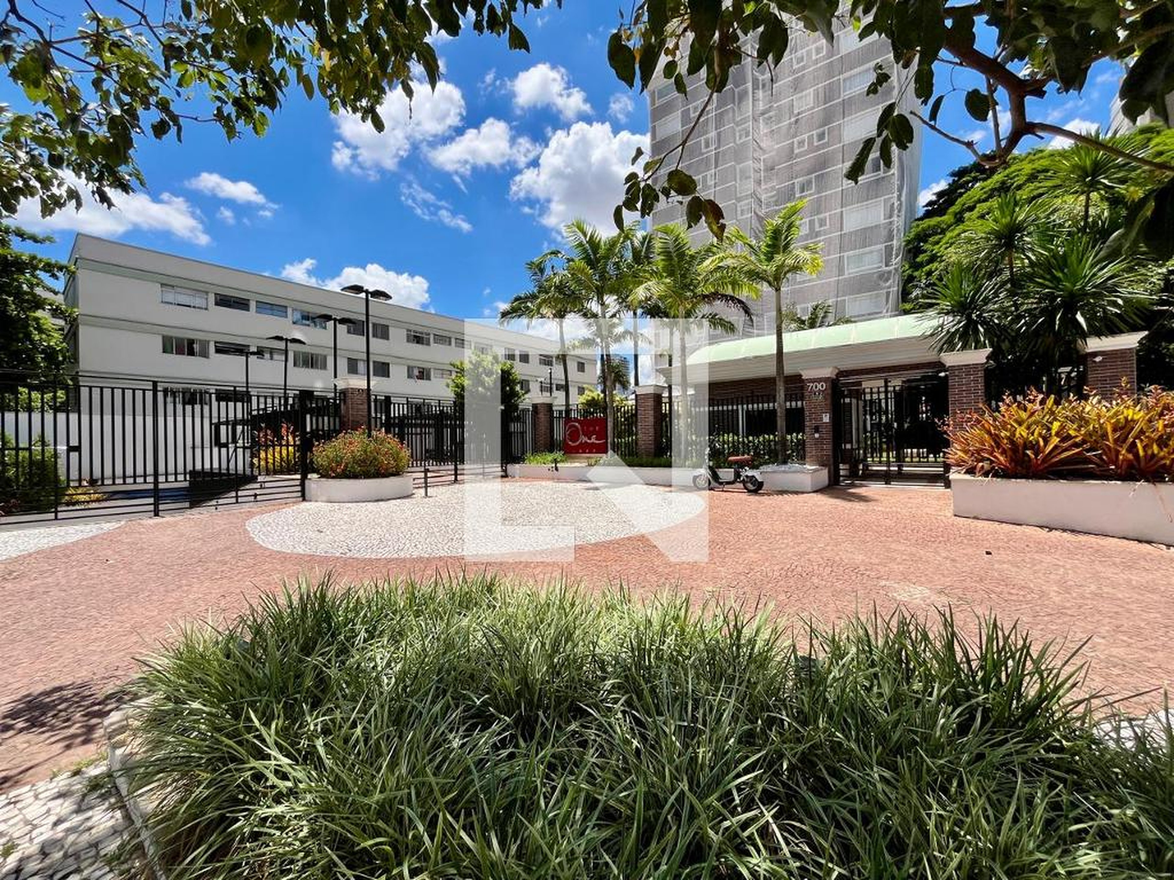 Fachada Condomínio em Rua dos Alecrins, 700