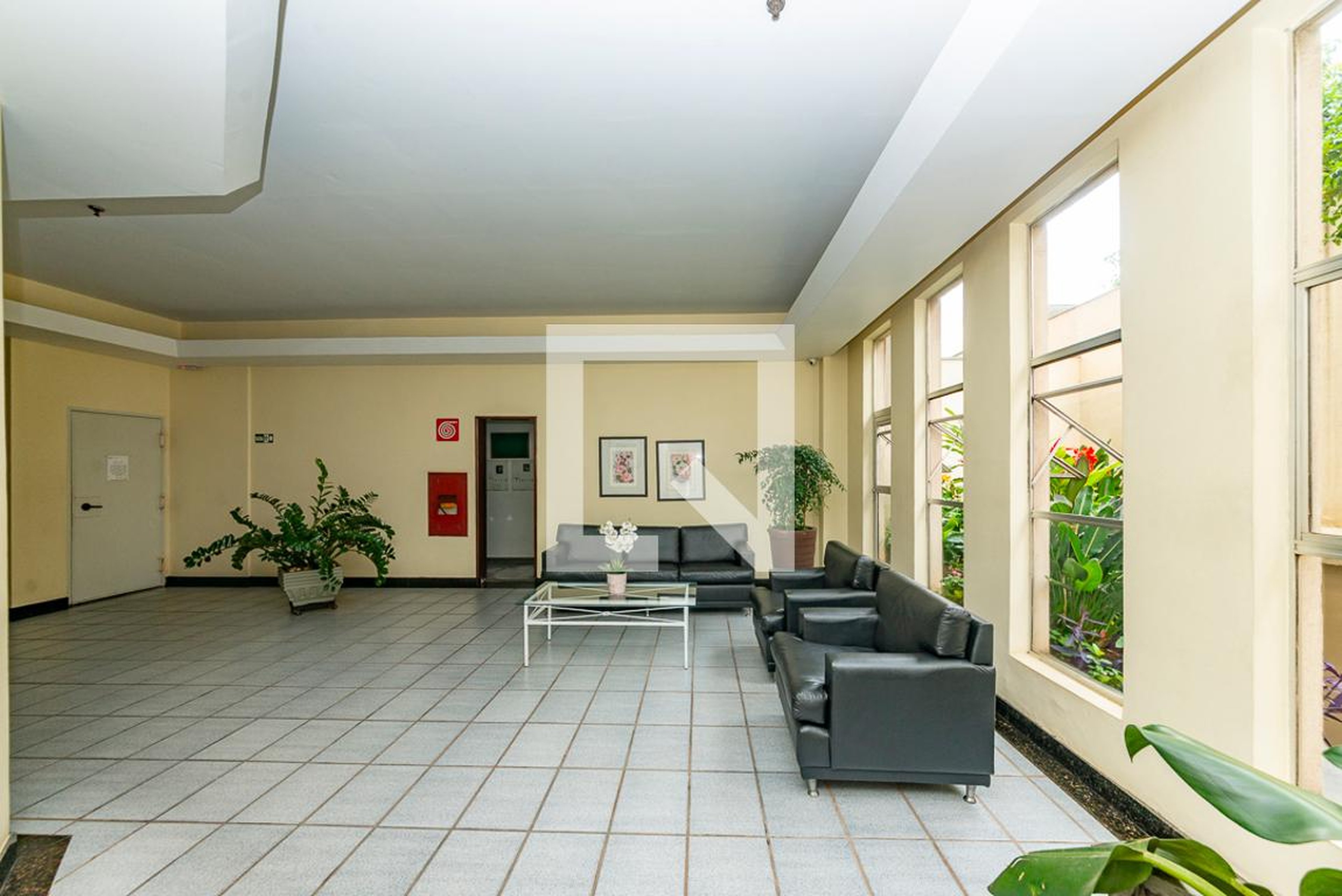 Hall de entrada Condomínio em Avenida Sinfrônio Brochado, 300