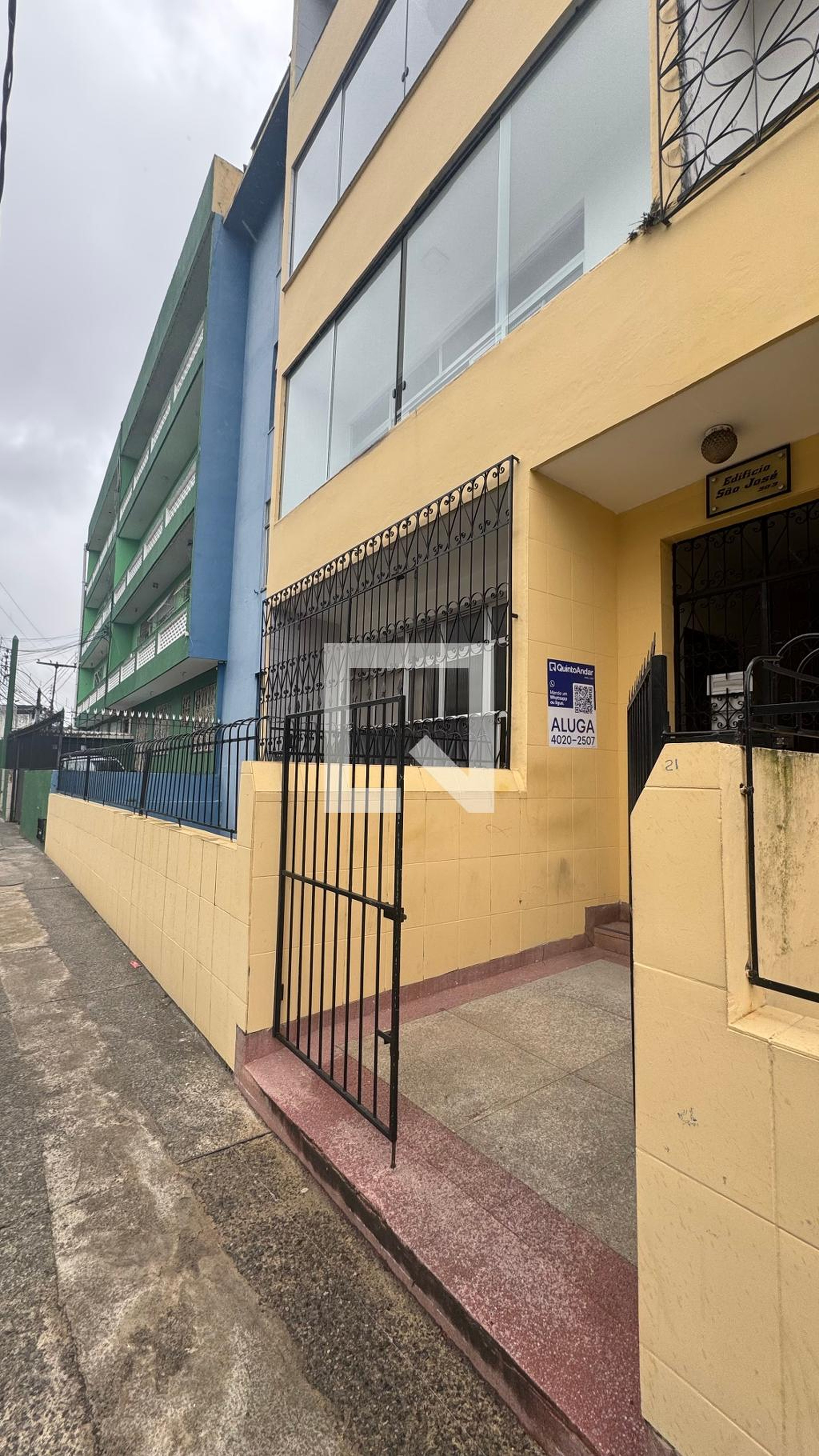 Fachada Condomínio em Rua Emídio dos Santos, 303