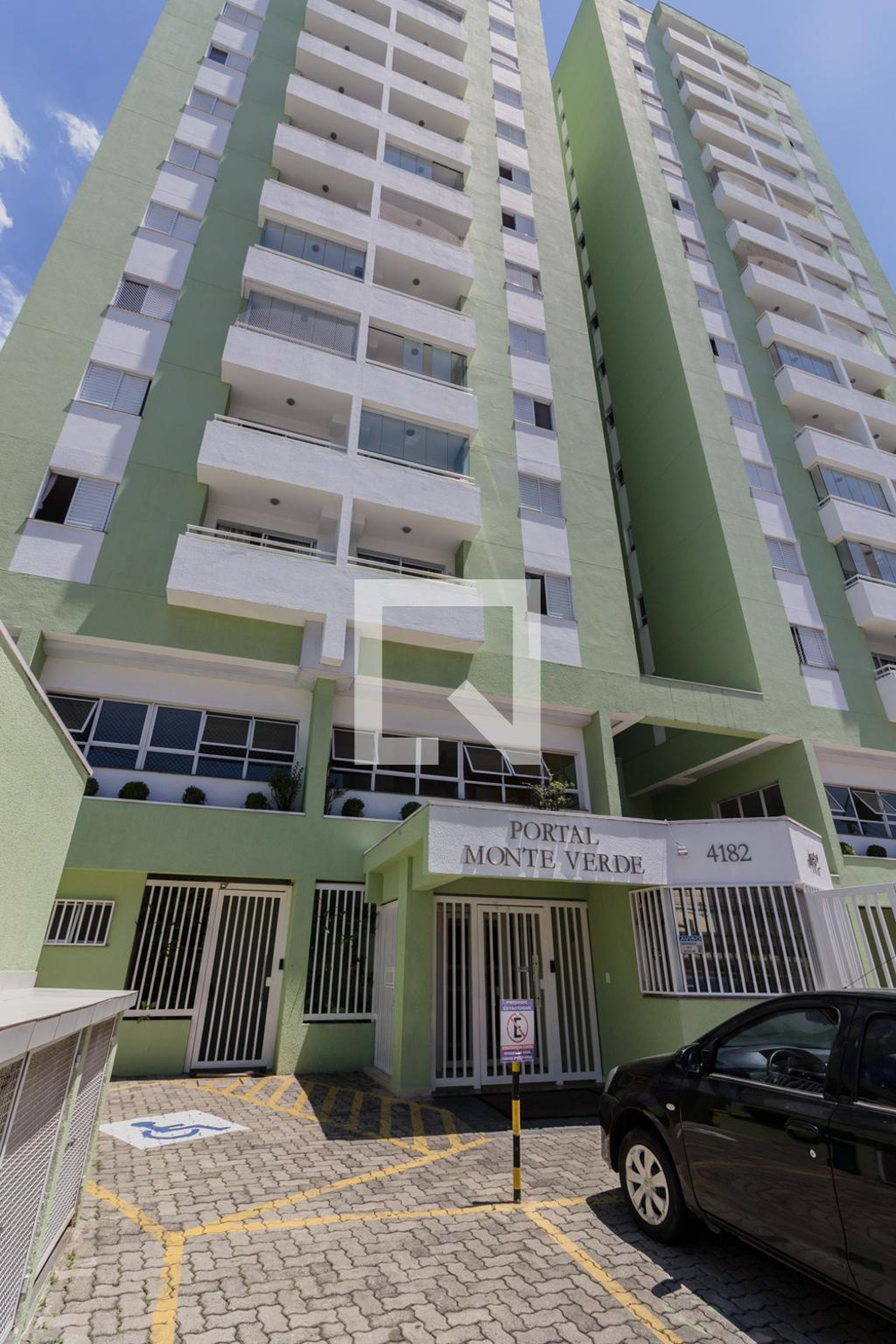 Fachada Condomínio Portal Monte Verde
