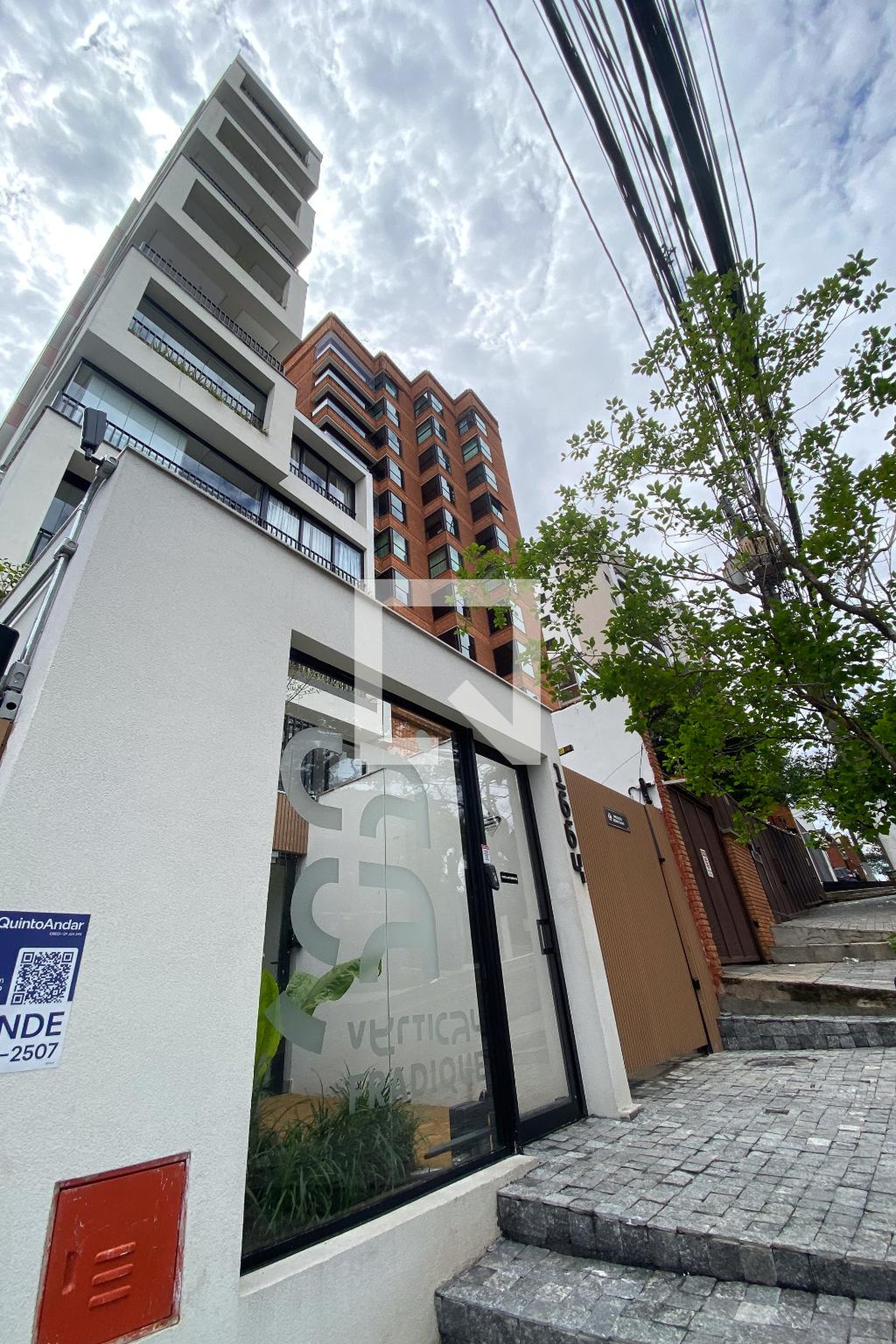 Fachada do Prédio Condomínio Casa Vertical Fradique