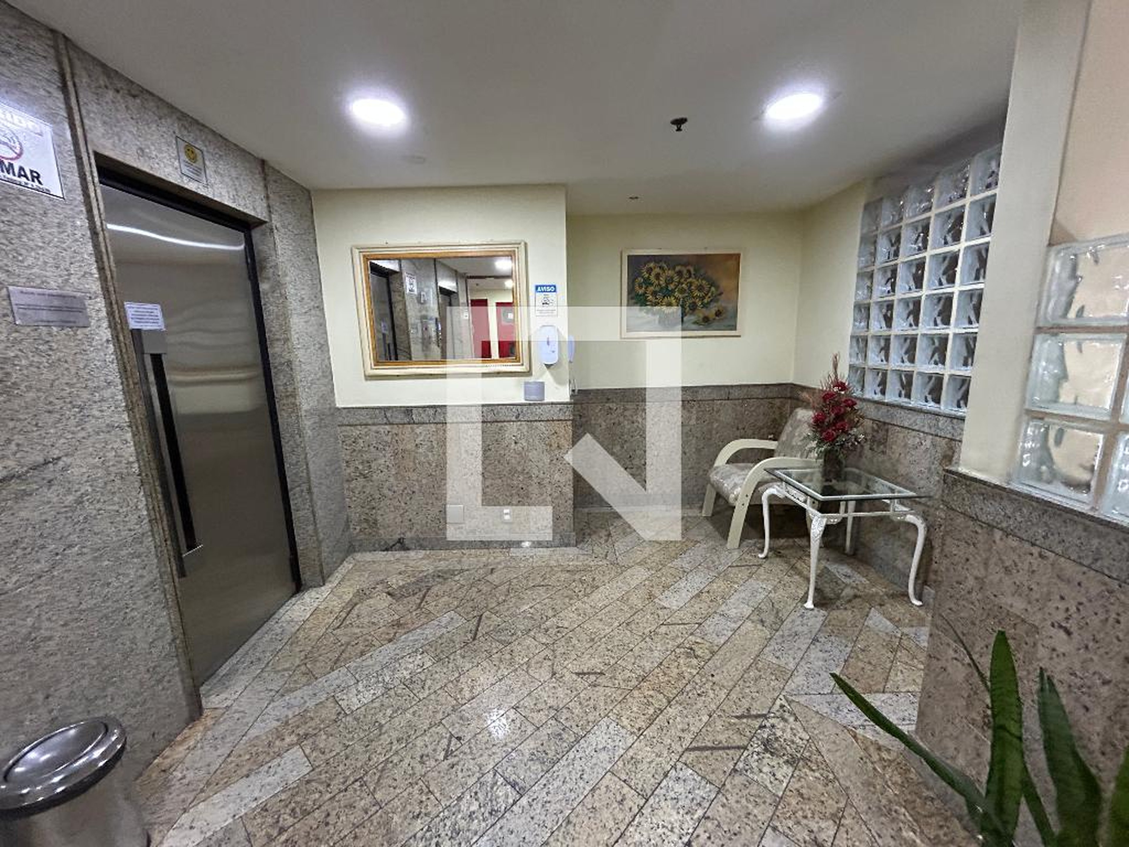 Hall de entrada - Edifício Bandeirante Capitão Domingues Rodrigues