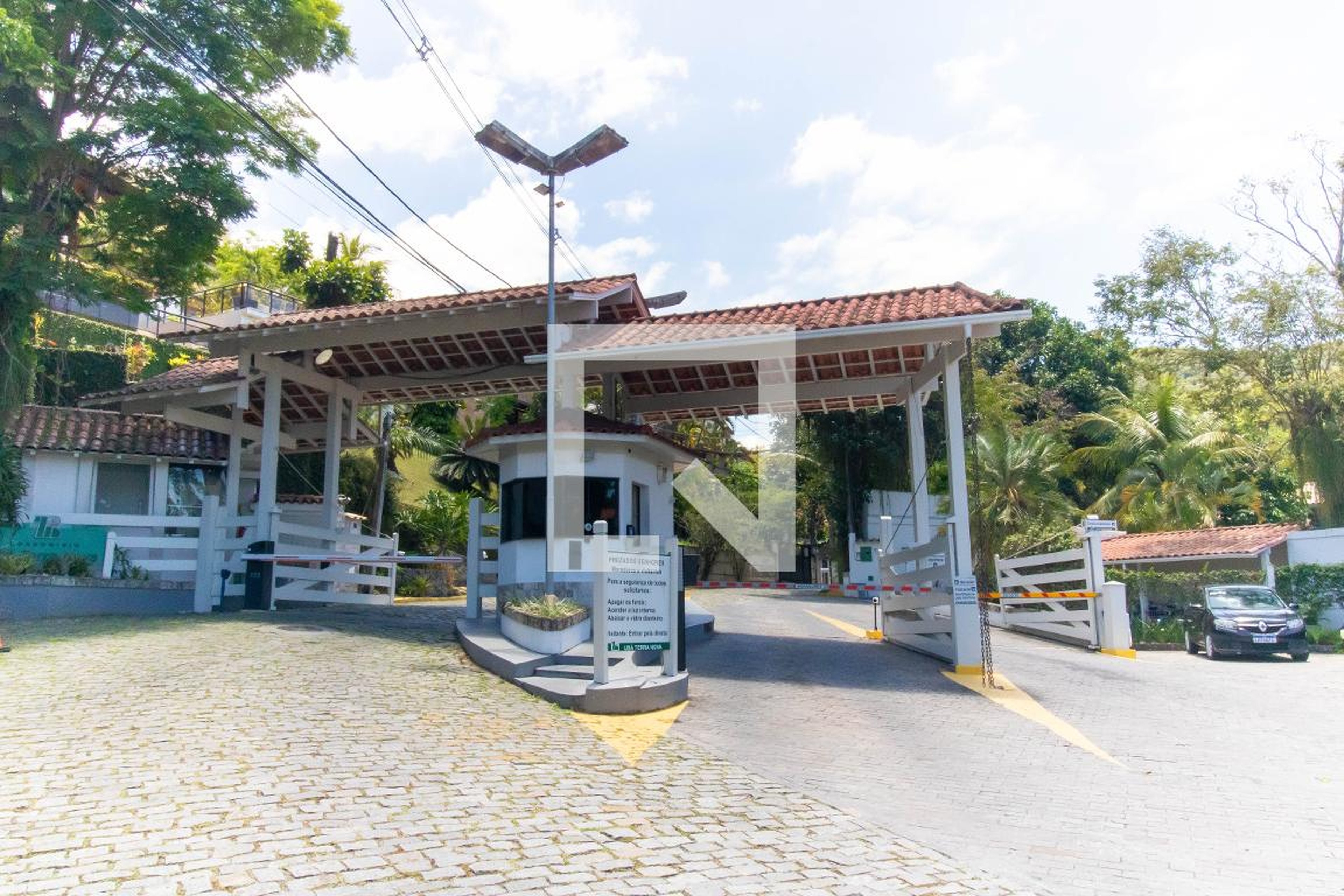 Fachada Condomínio em Rua Jornalista Carlos Vilhena, 829