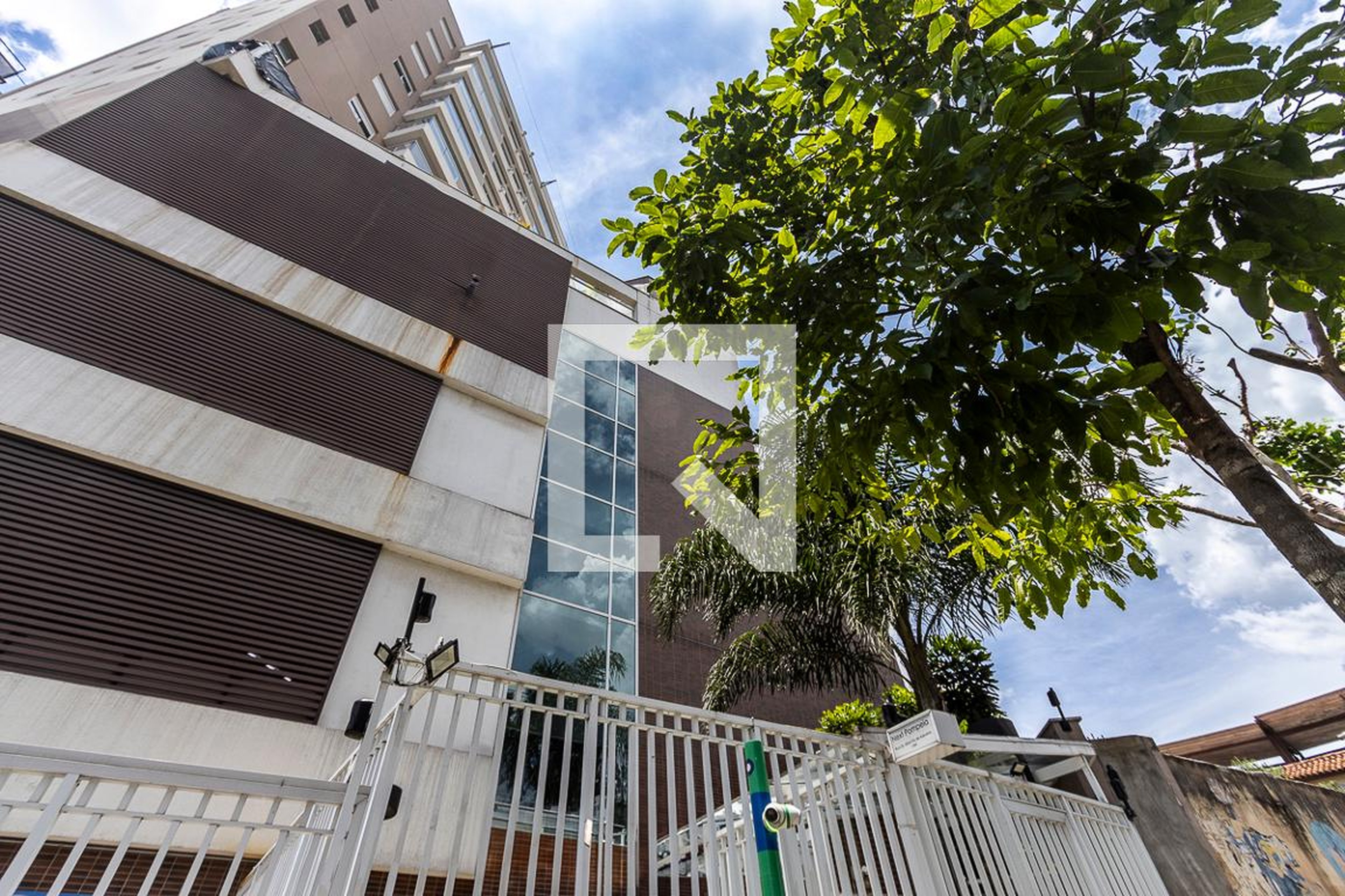 Fachada do Condomínio Condomínio Next Pompeia