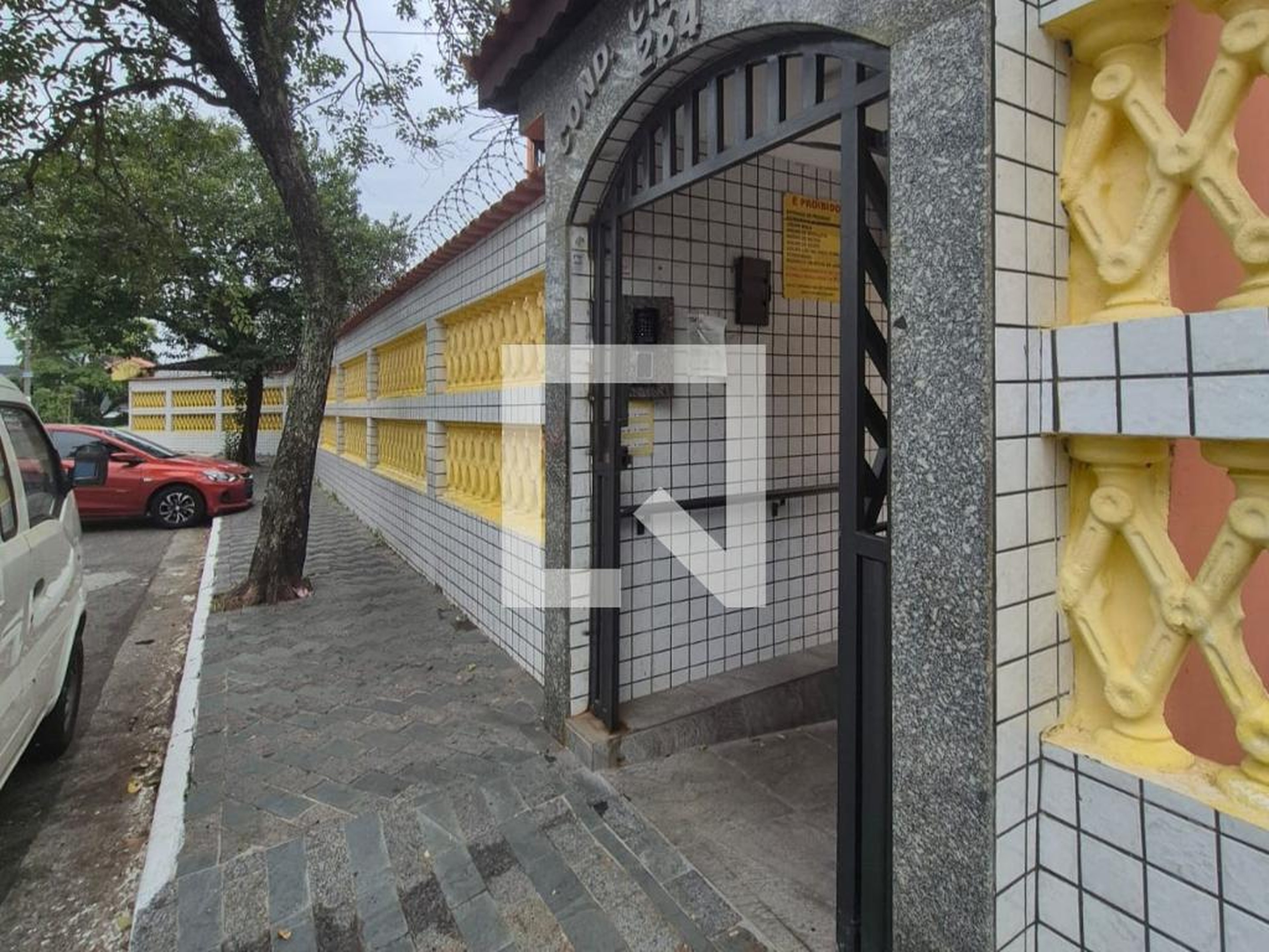 Fachada Condomínio em Rua Andréa Feliciano, 264