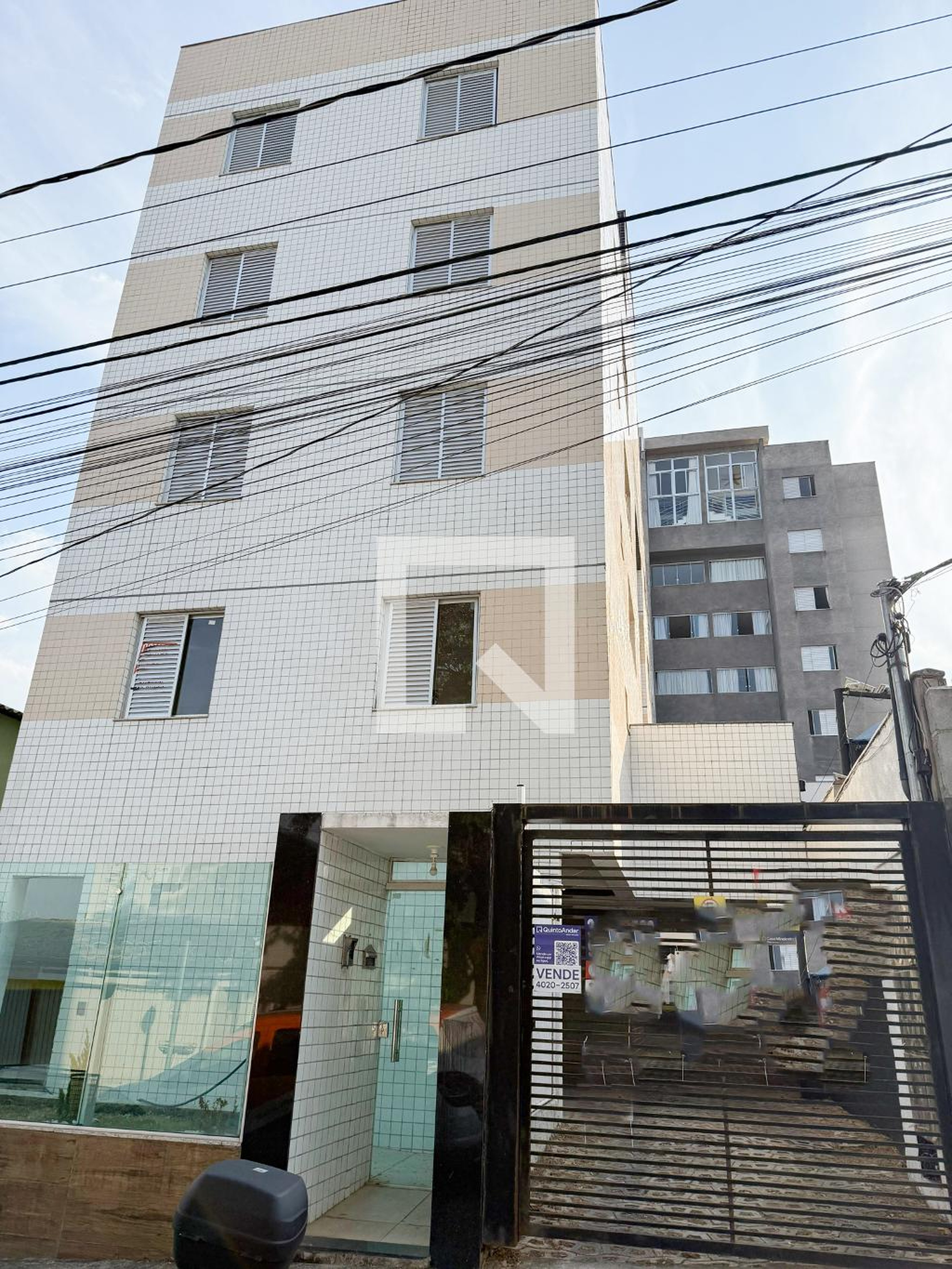 Fachada Condomínio em Alameda dos Cardeais, 75