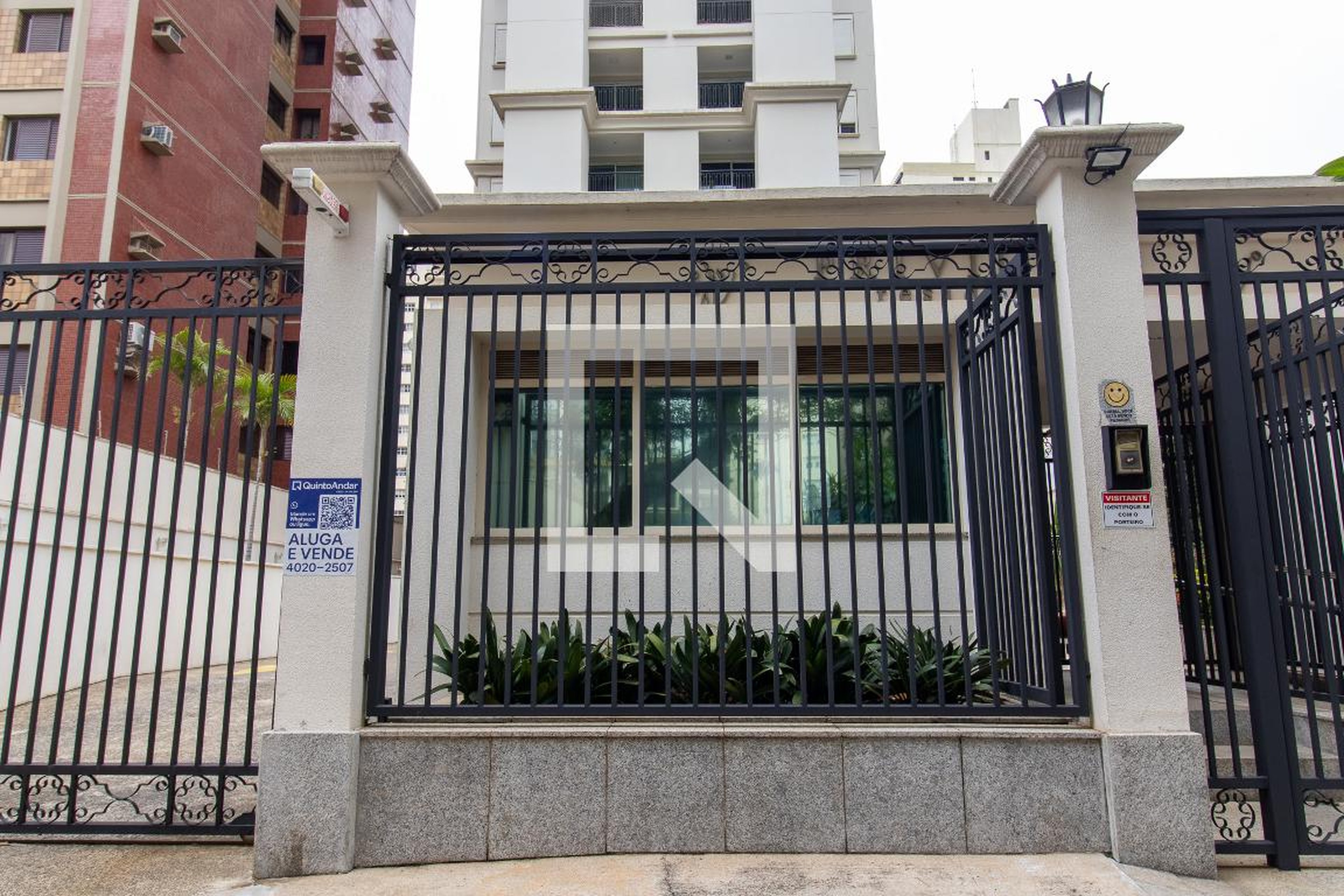 Fachada Condomínio em Rua Padre José Teixeira, 93