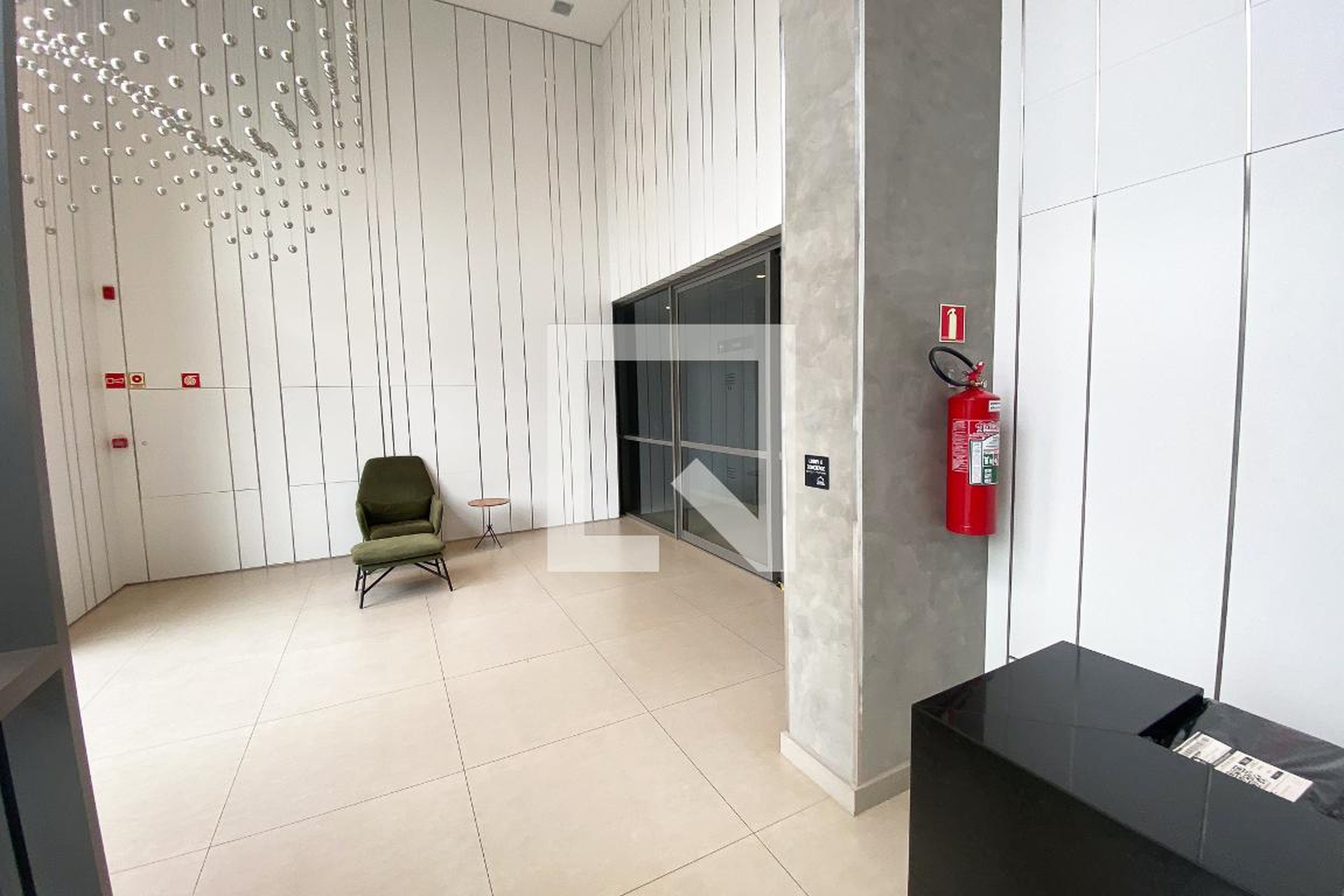 hall entrada - On Augusta