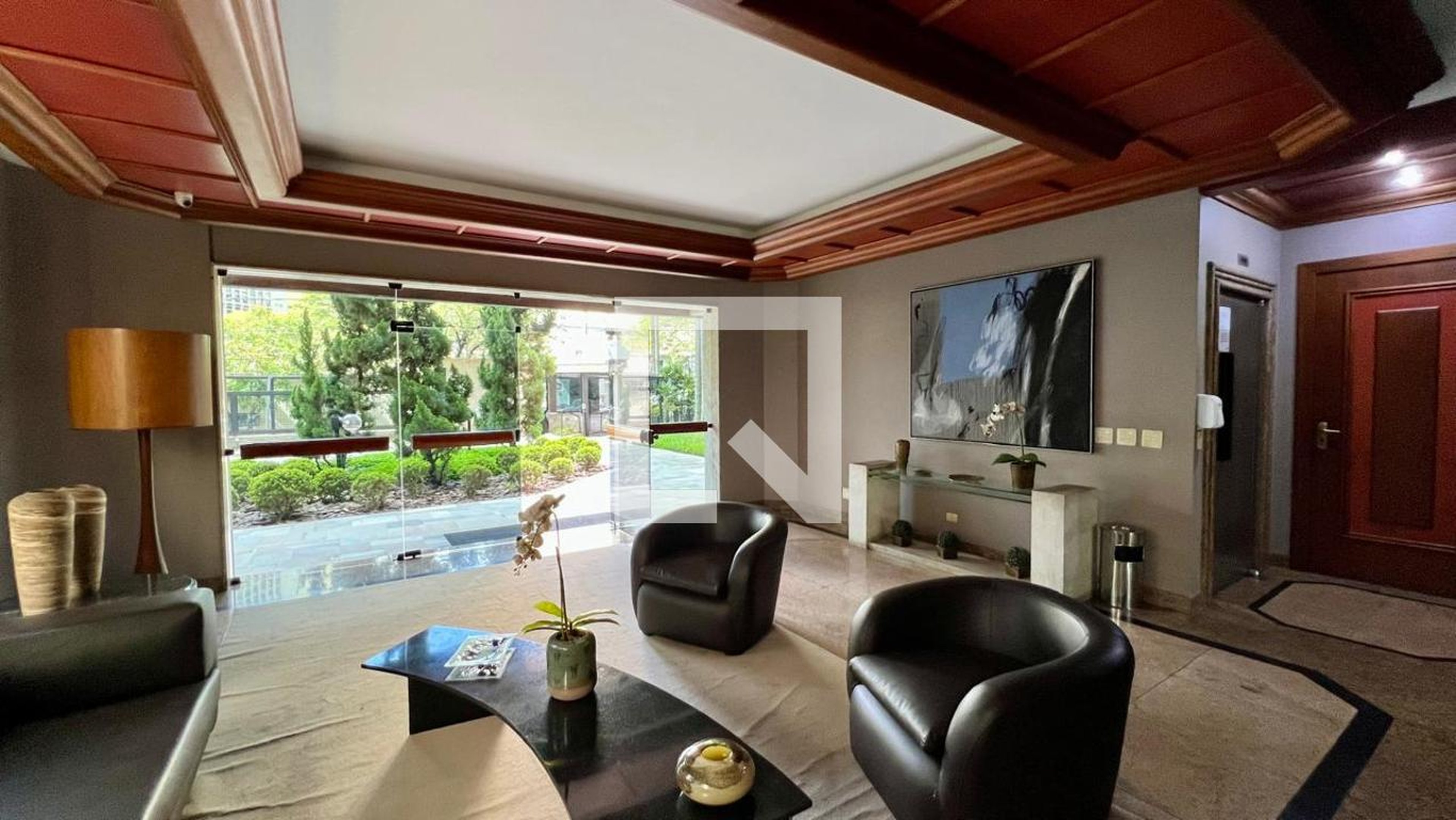 Hall de entrada Condomínio em Rua Alvarenga Peixoto, 854