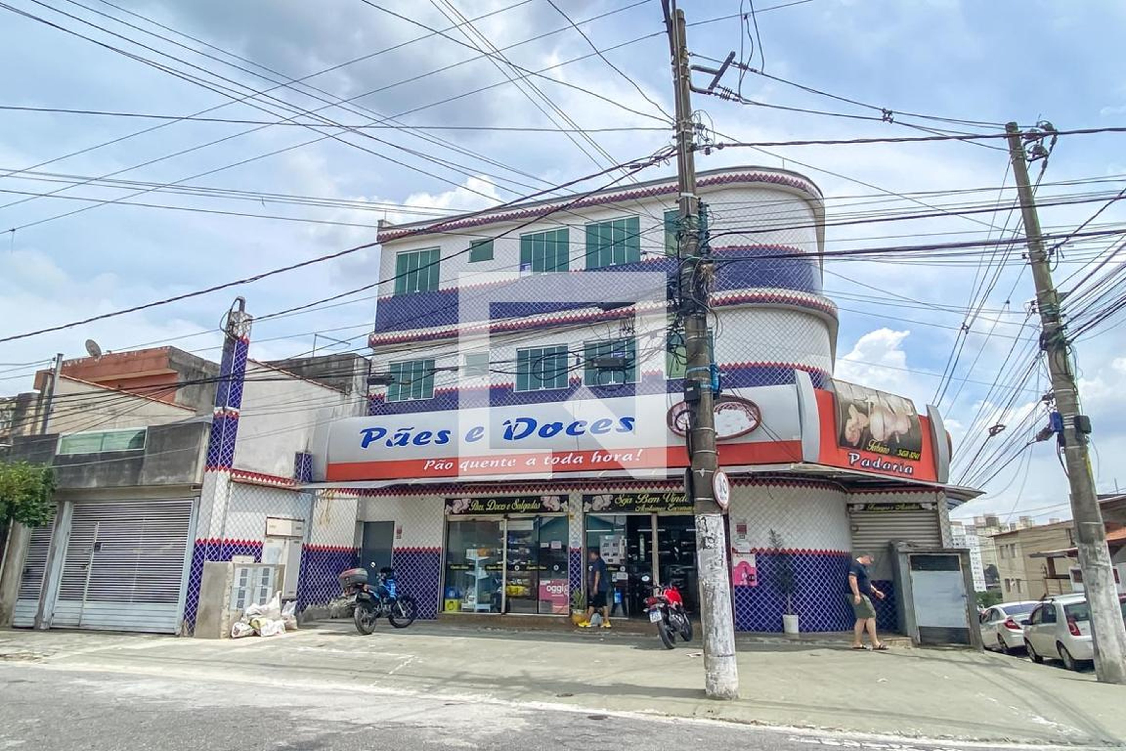 Fachada Condomínio em Rua Chile, 642