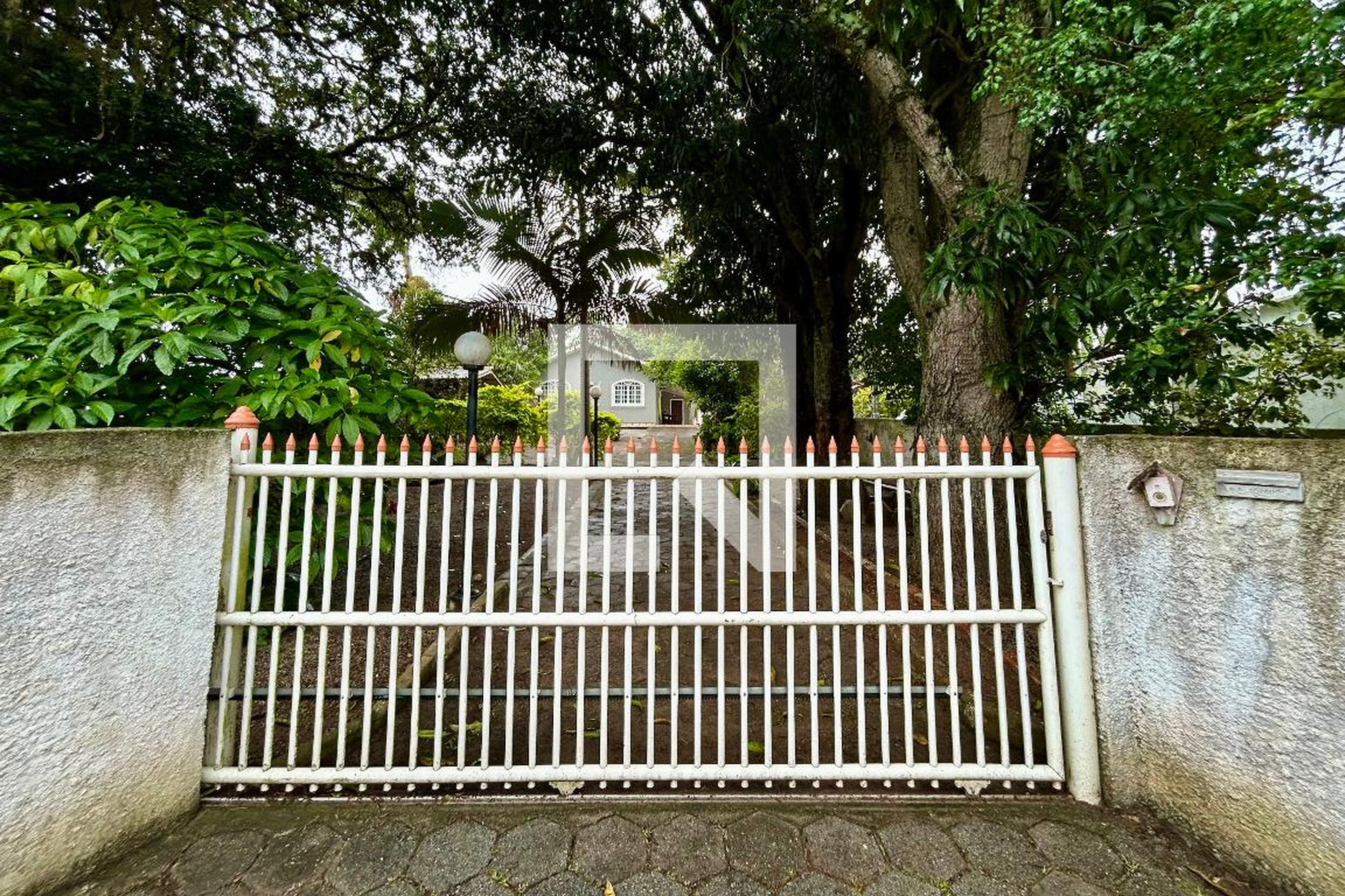 Fachada Condomínio em Rodovia Doutor Antônio Luiz Moura Gonzaga, 3895